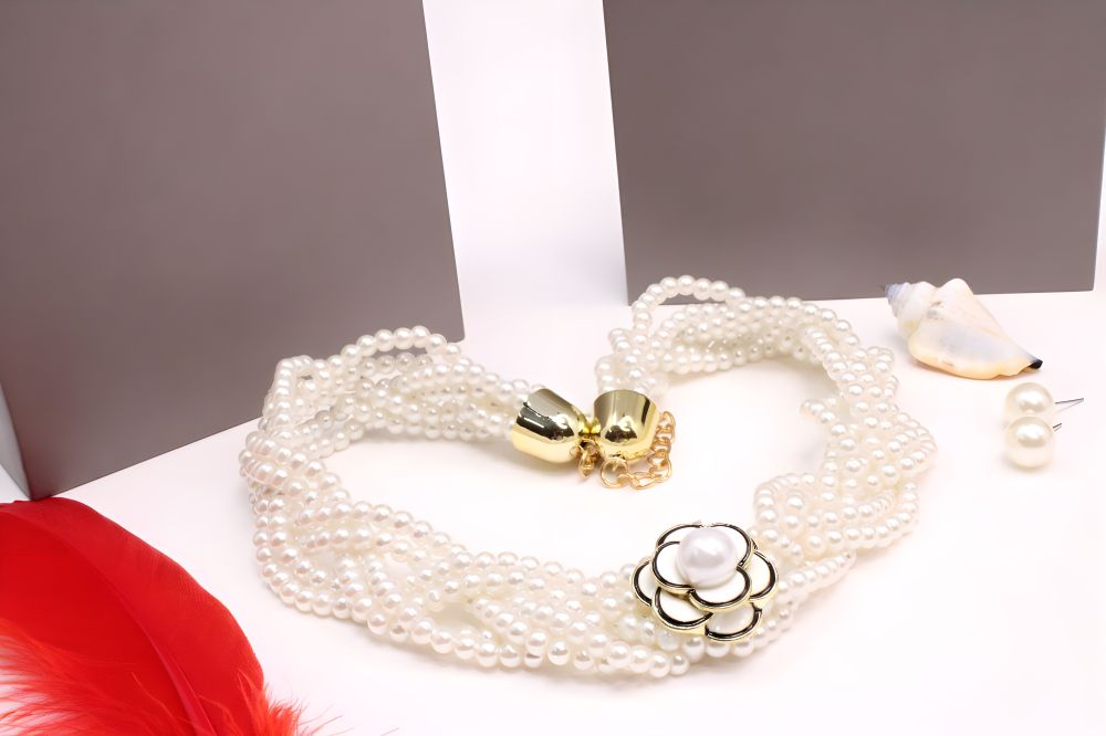 Luminescent Artificial  Pearl Necklace Set