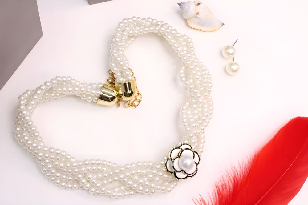 Luminescent Artificial  Pearl Necklace Set