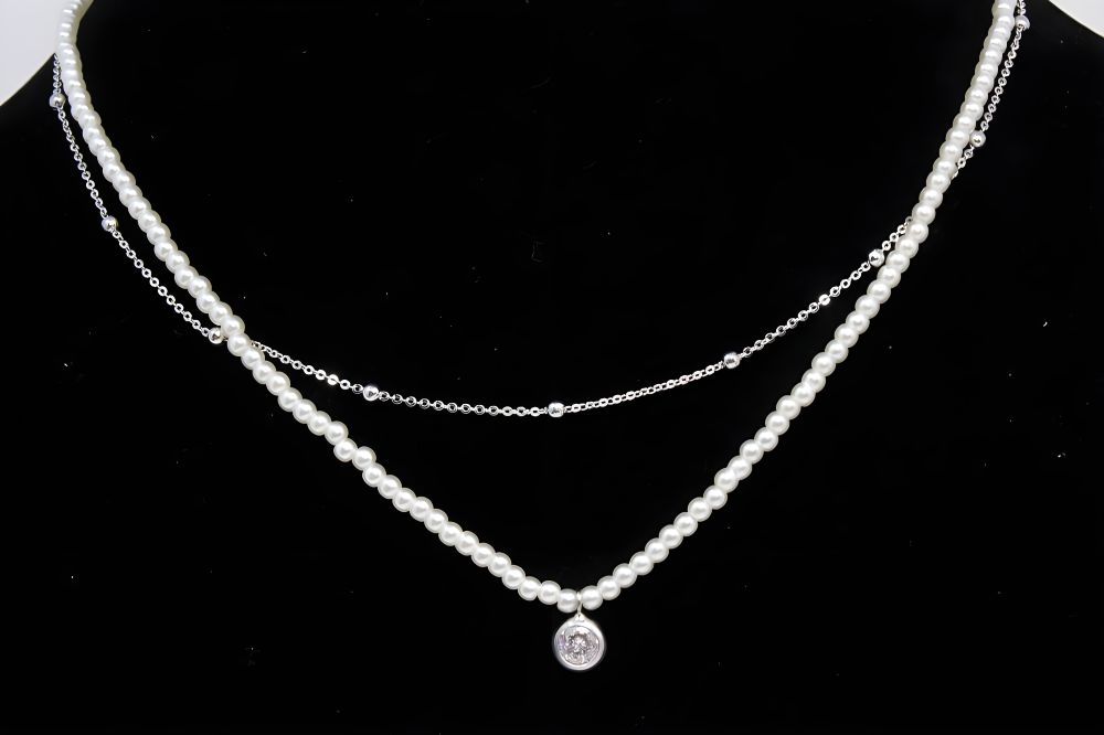 White Artificial Pearl Elegance Necklace