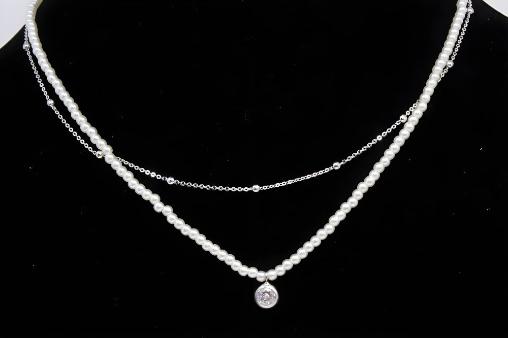 White Artificial  Pearl Elegance Necklace