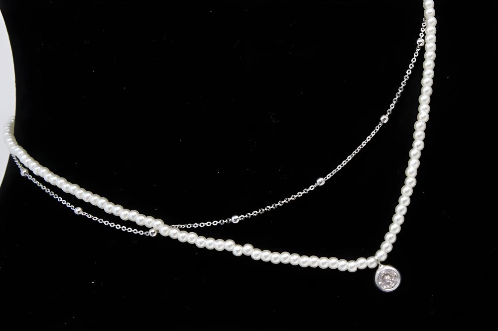 White Artificial  Pearl Elegance Necklace