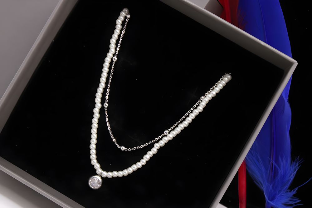 White Artificial  Pearl Elegance Necklace