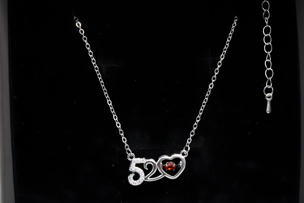 Velvet Dreams Chain Necklace