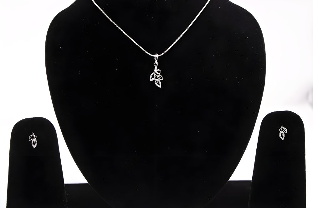 Meadow Muse Pendant Set