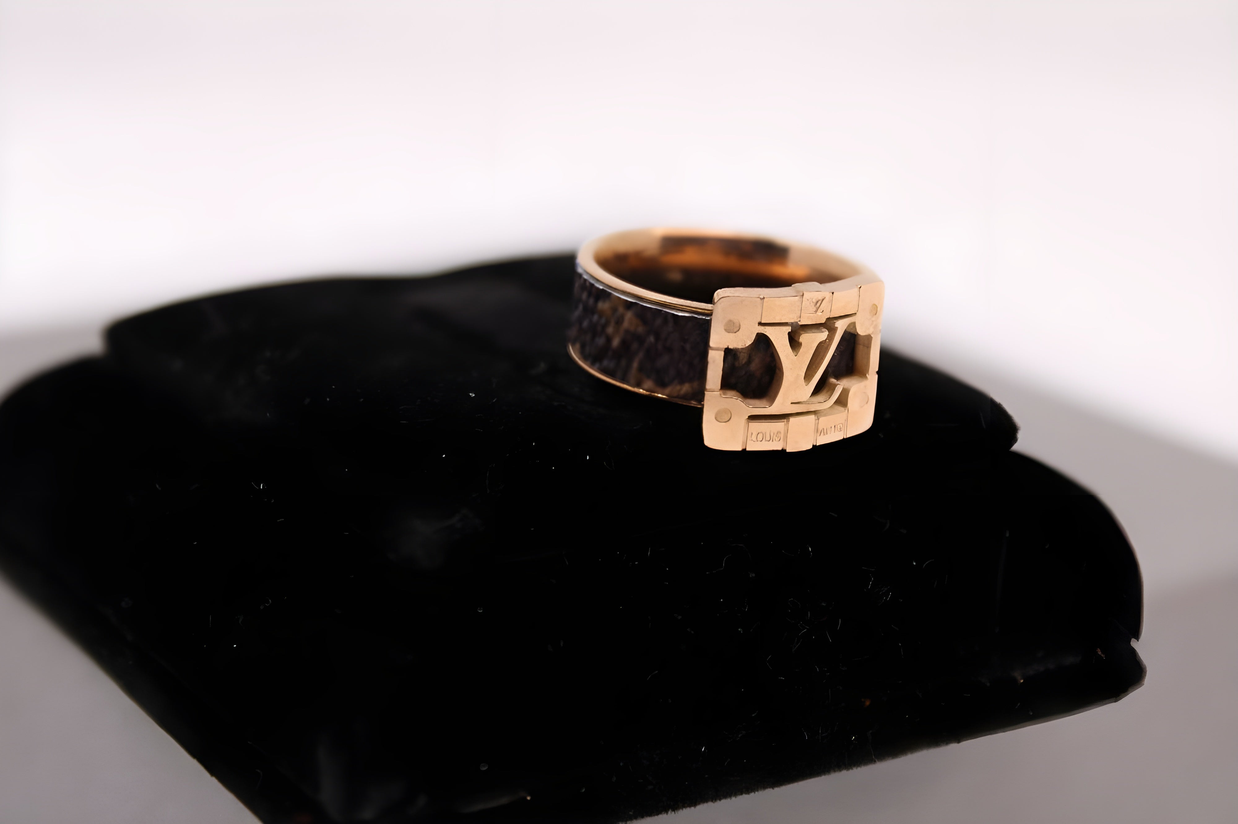 Lustrous Ivy Ring