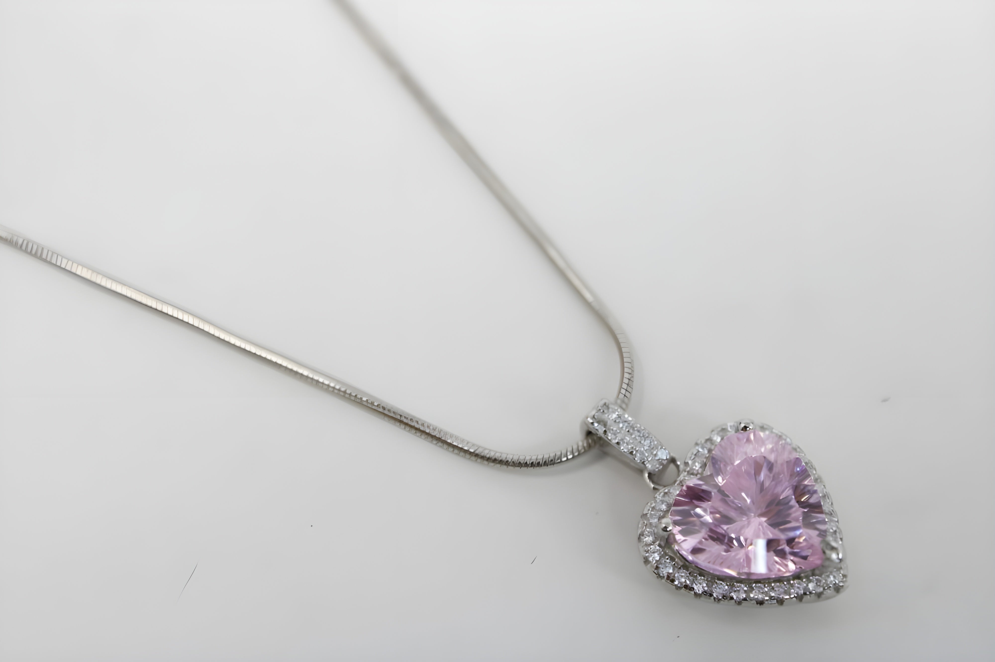 VeeLux Halo Heart Pendant – Vibrant Pink Crystal