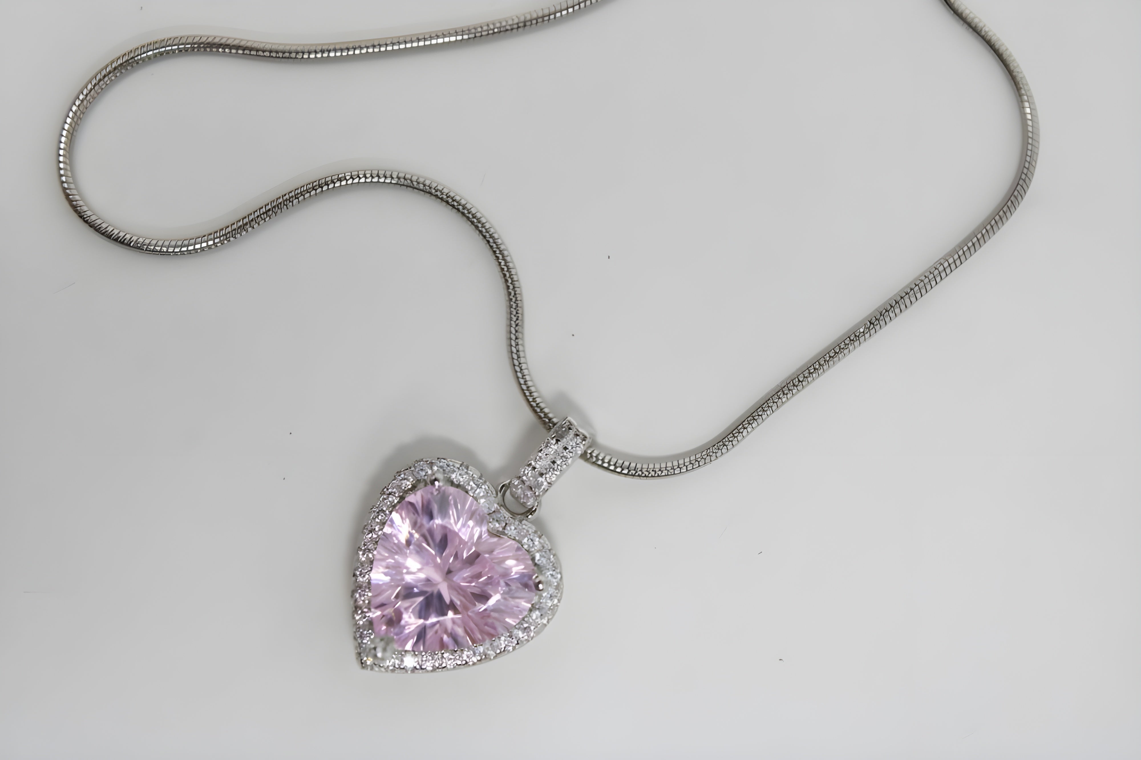 VeeLux Halo Heart Pendant – Vibrant Pink Crystal