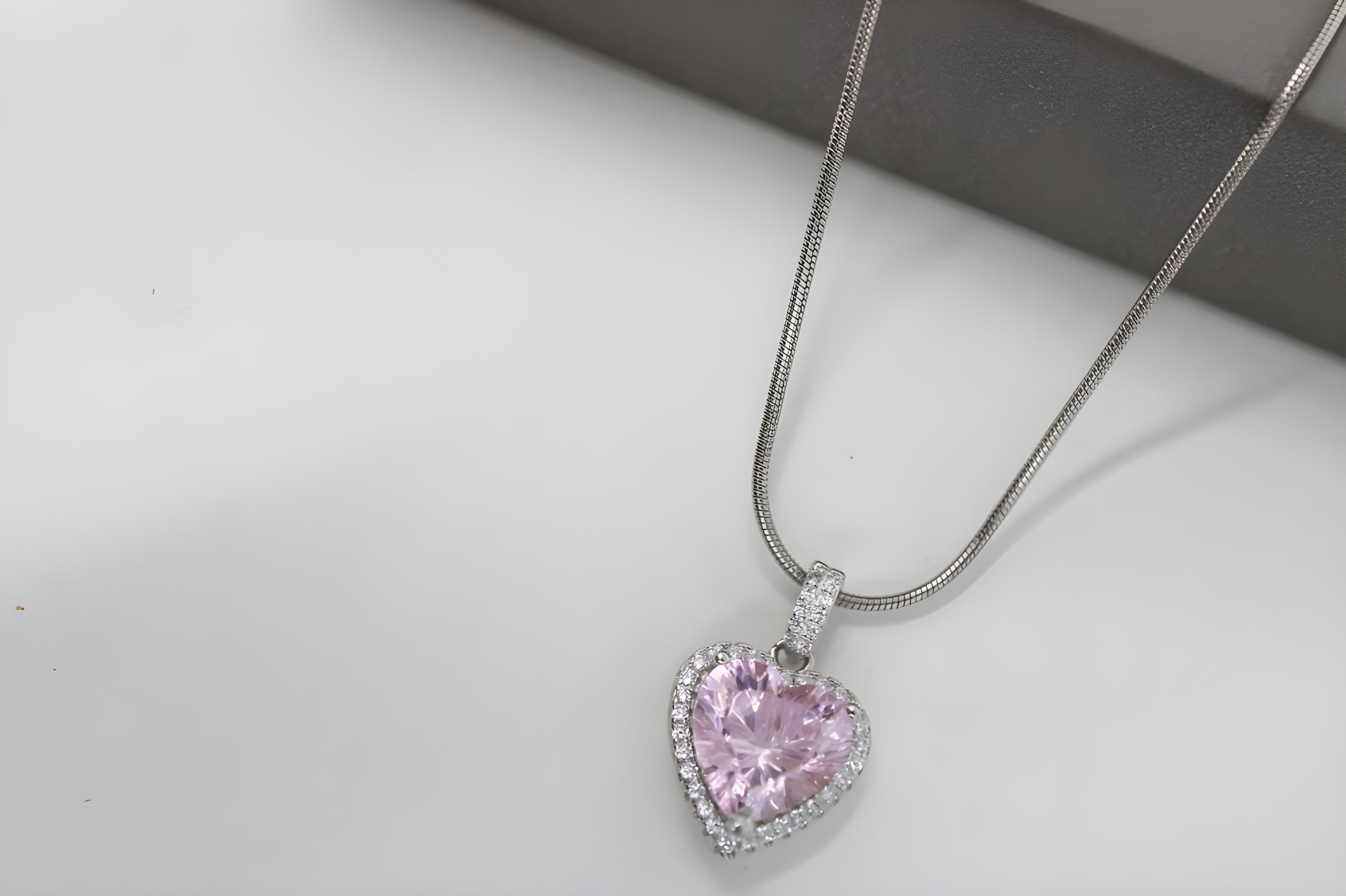 VeeLux Halo Heart Pendant – Vibrant Pink Crystal