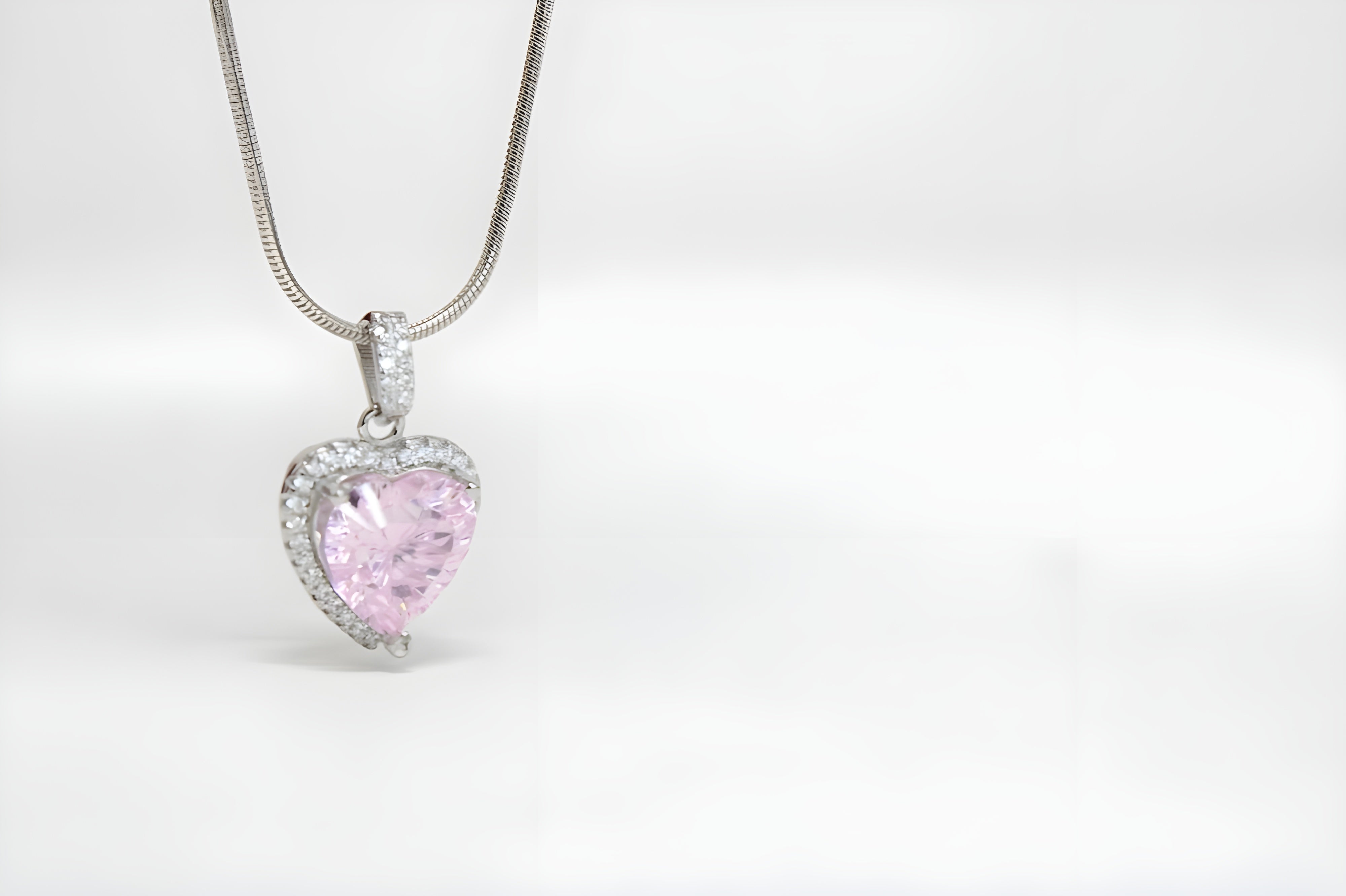 VeeLux Halo Heart Pendant – Vibrant Pink Crystal