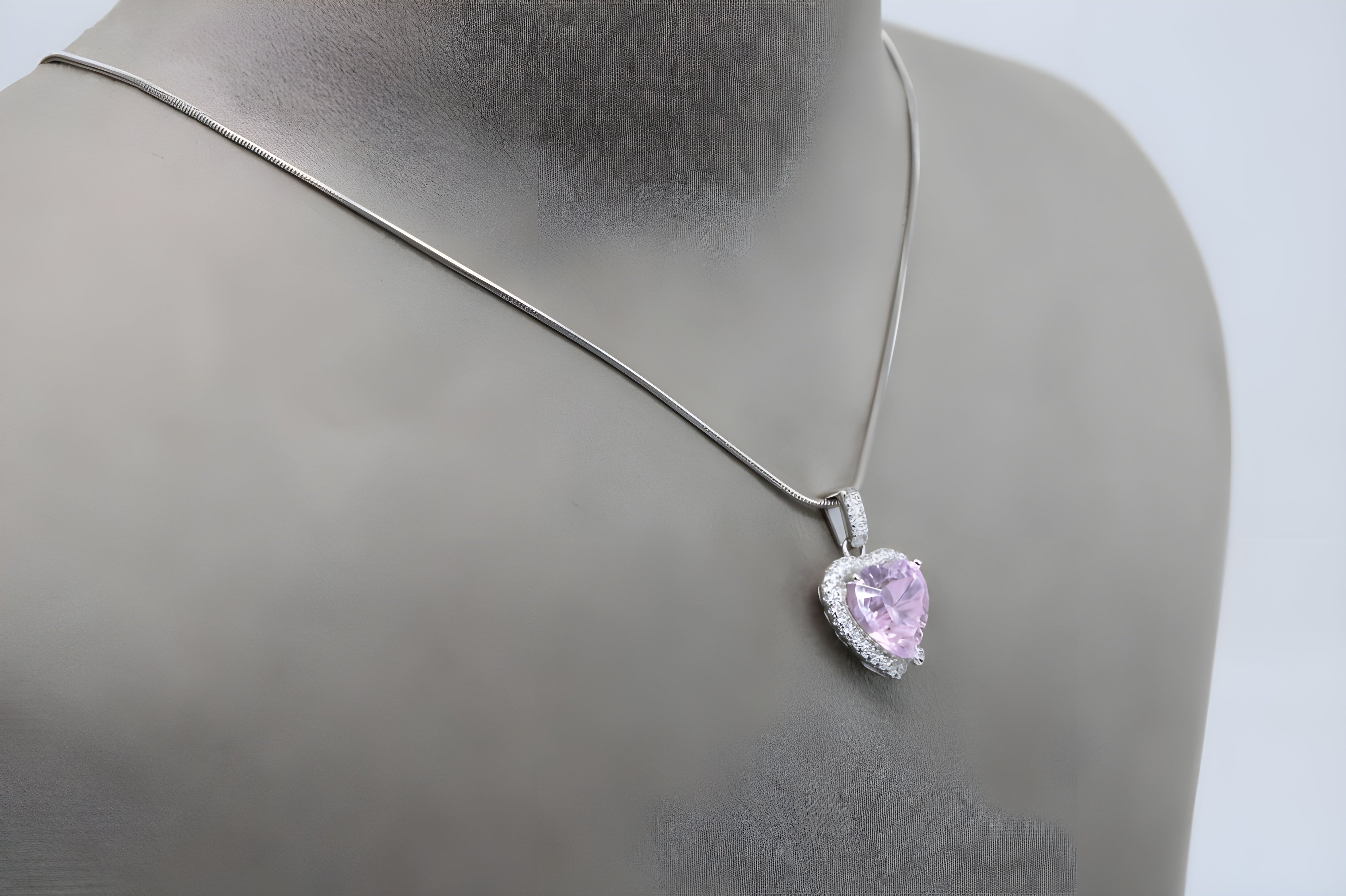 VeeLux Halo Heart Pendant – Vibrant Pink Crystal