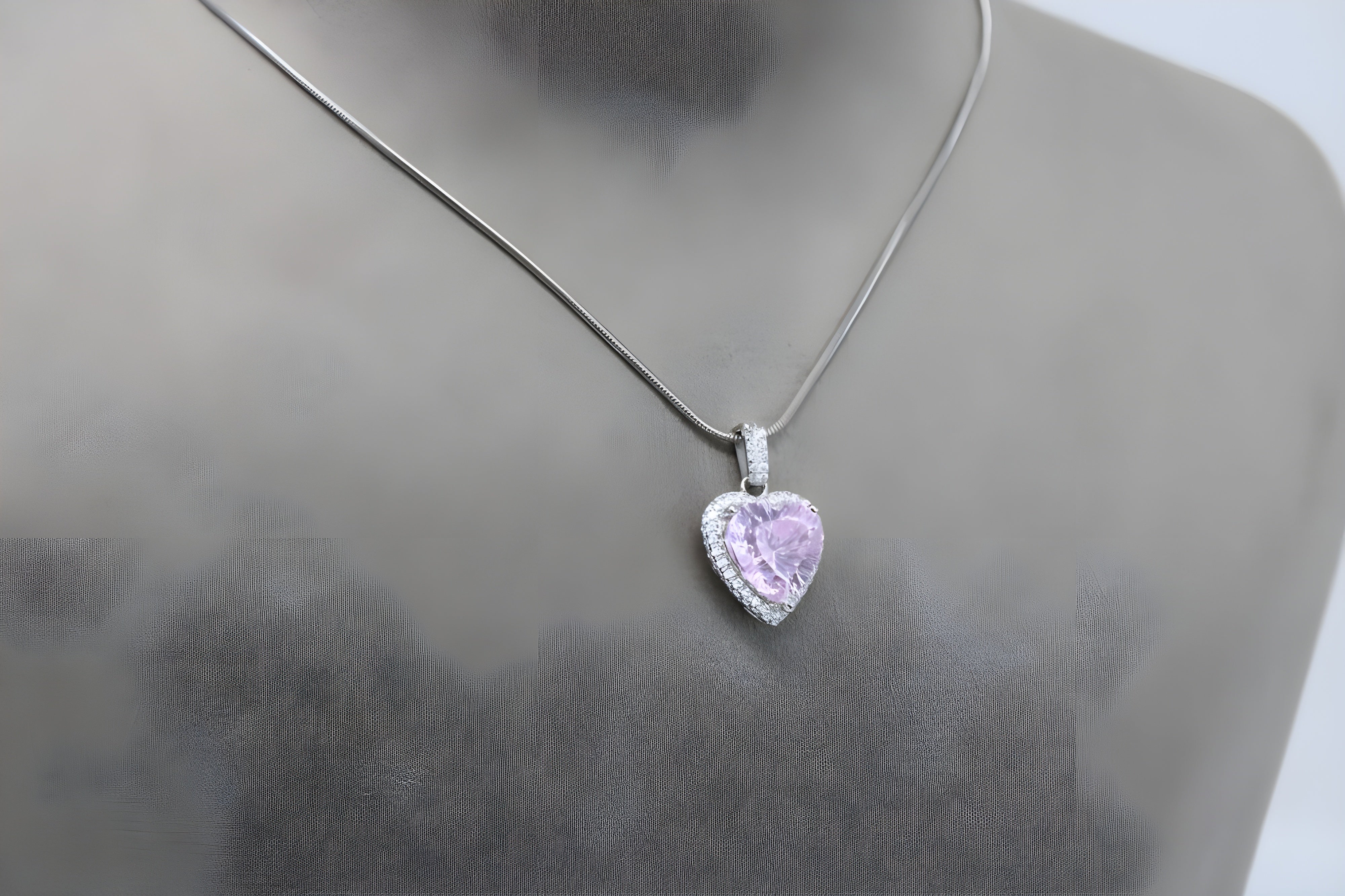 VeeLux Halo Heart Pendant – Vibrant Pink Crystal