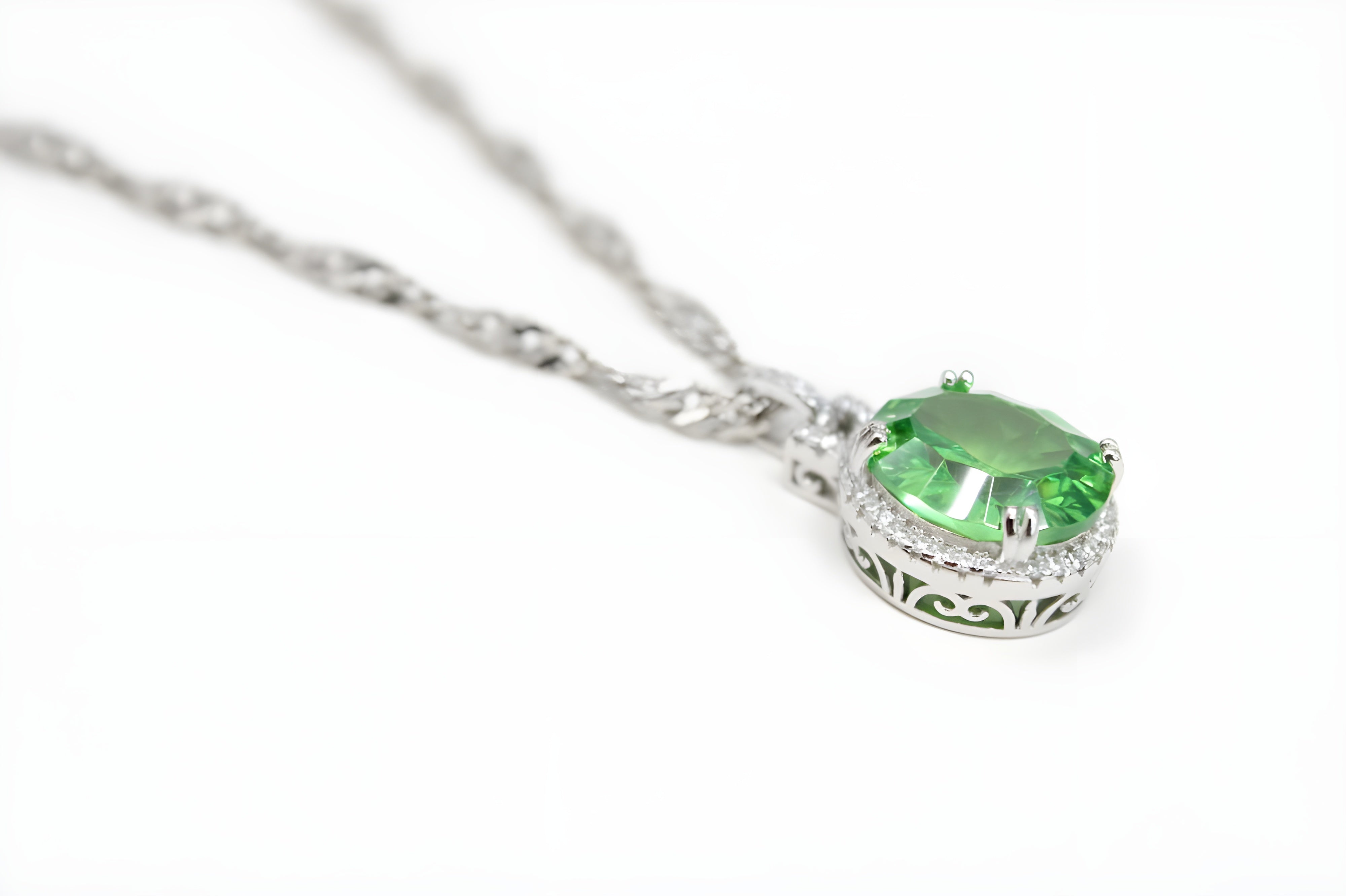 VeeLux Premium Green Oval Crystal with Twisted Chain