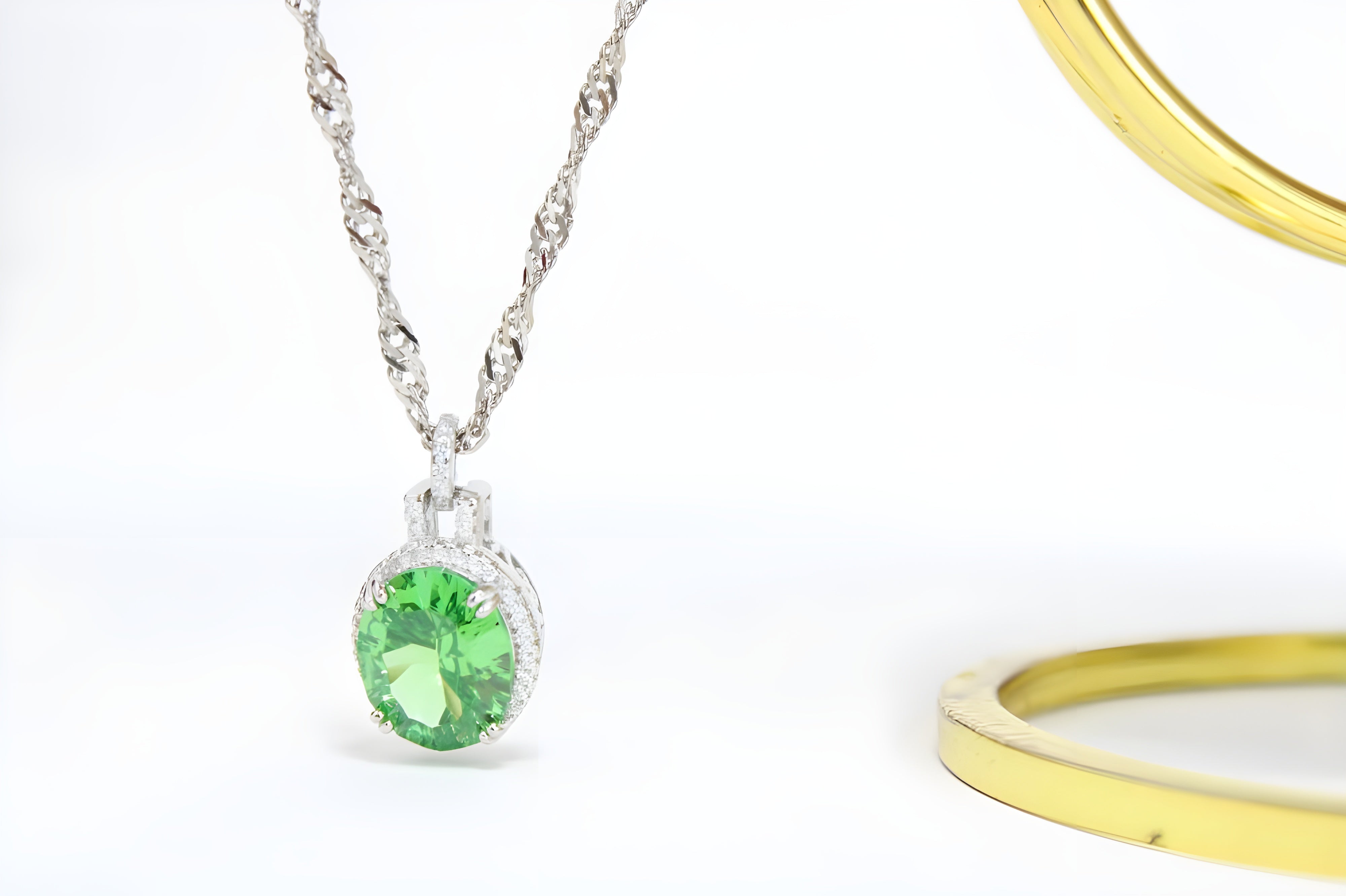 VeeLux Premium Green Oval Crystal with Twisted Chain