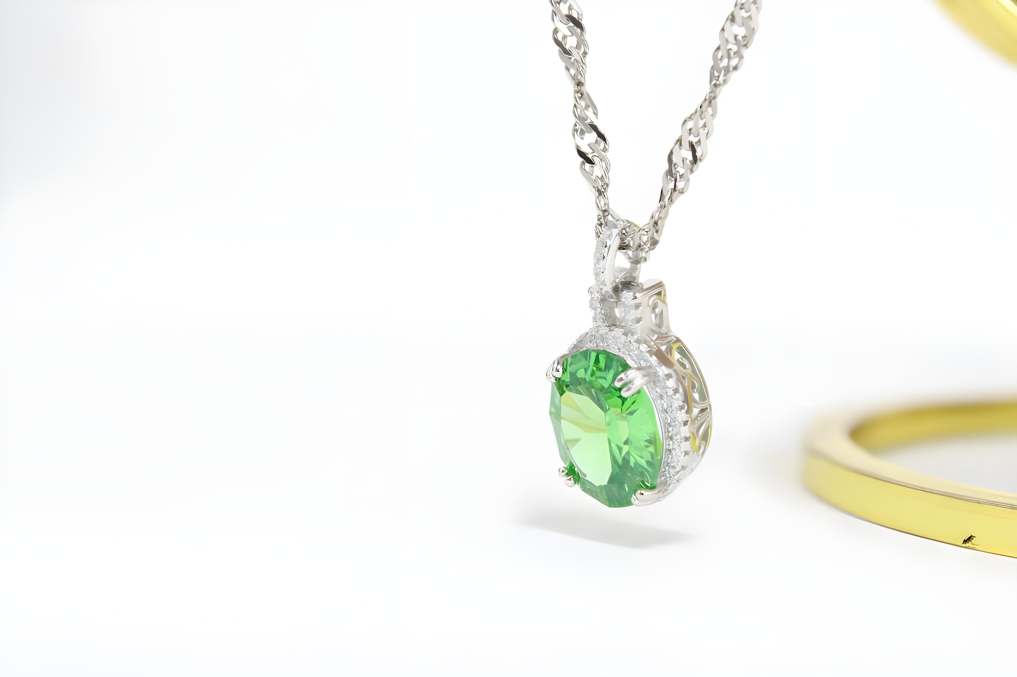 VeeLux Premium Green Oval Crystal with Twisted Chain