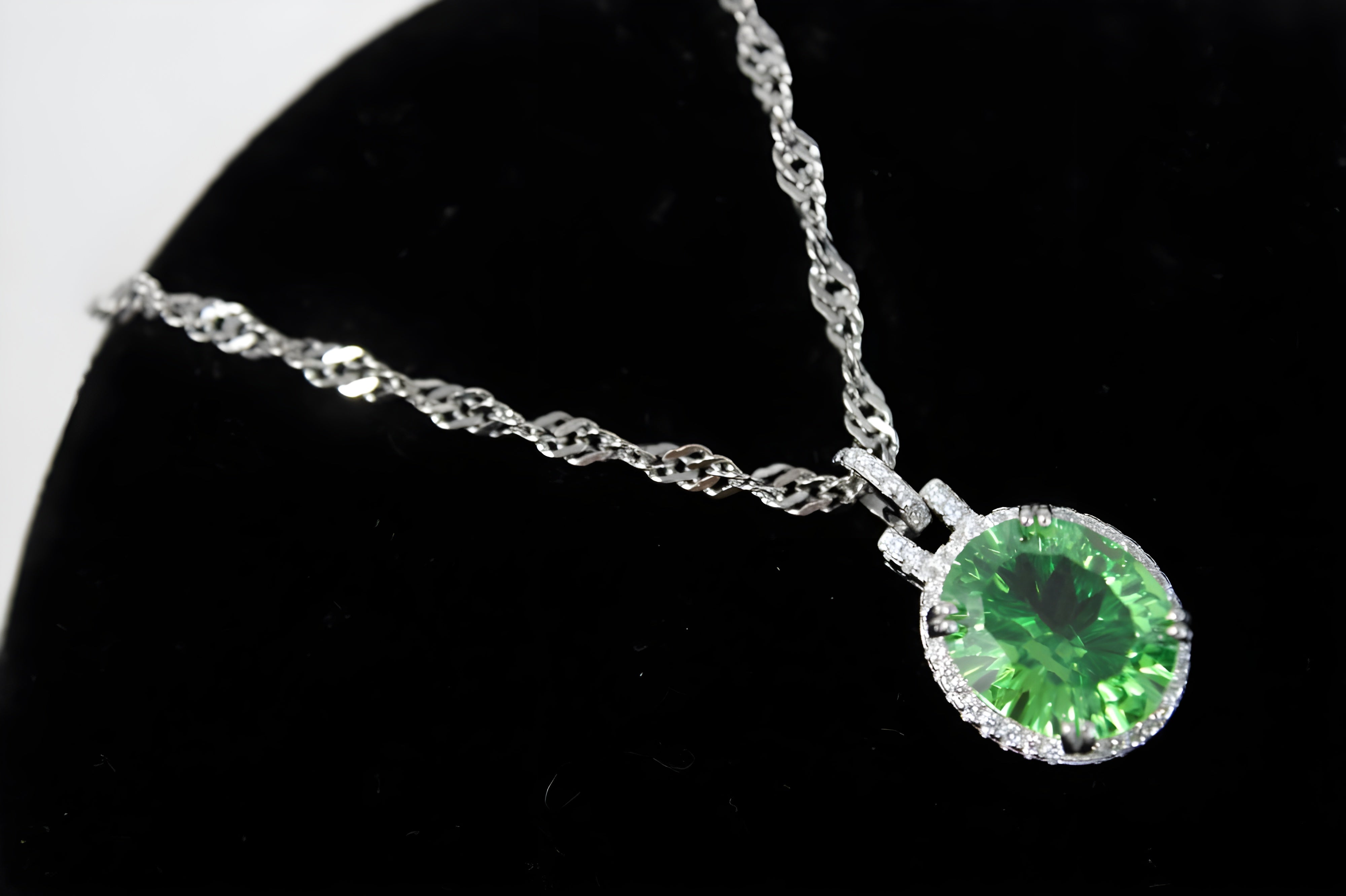 VeeLux Premium Green Oval Crystal with Twisted Chain