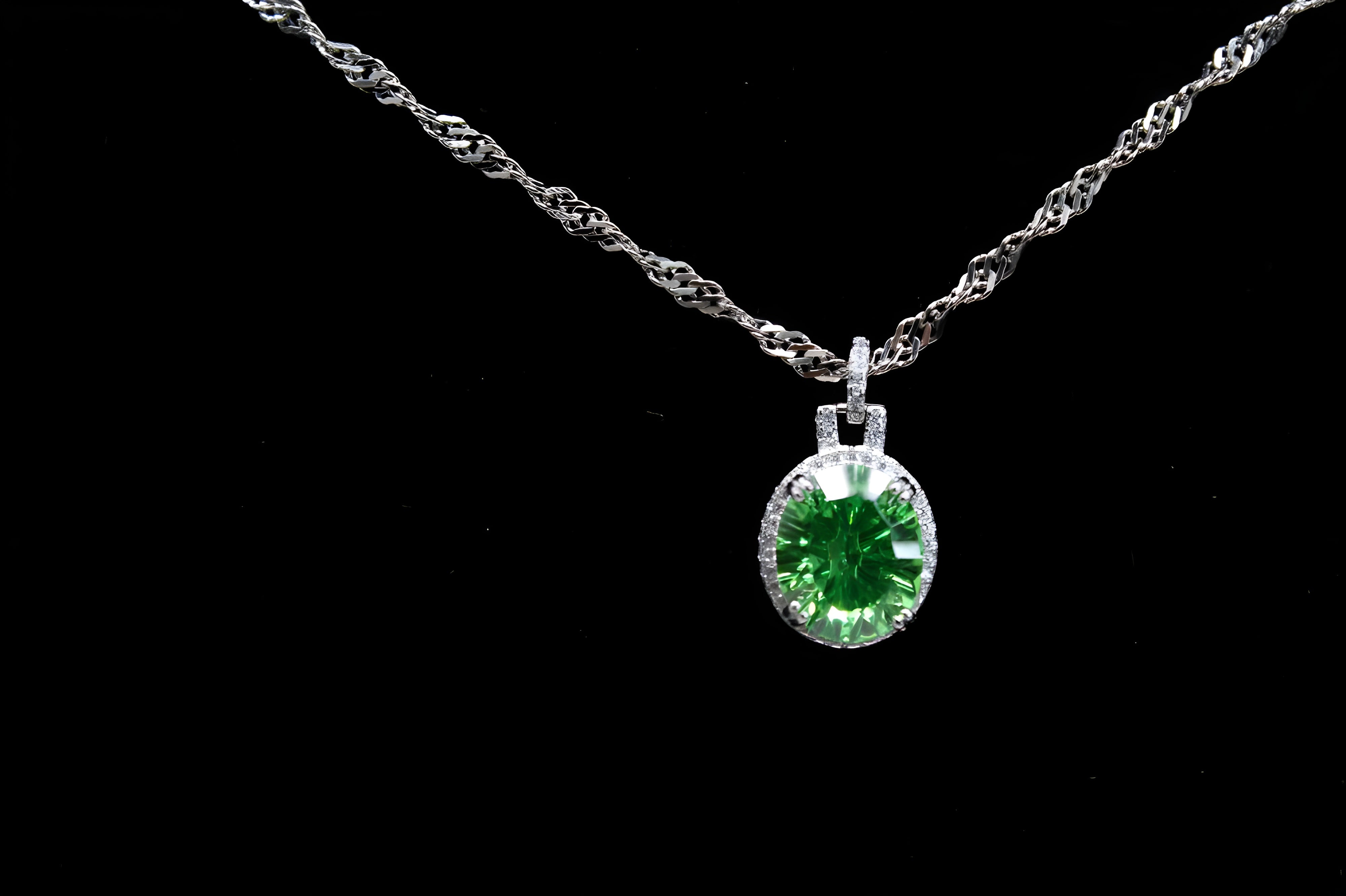 VeeLux Premium Green Oval Crystal with Twisted Chain