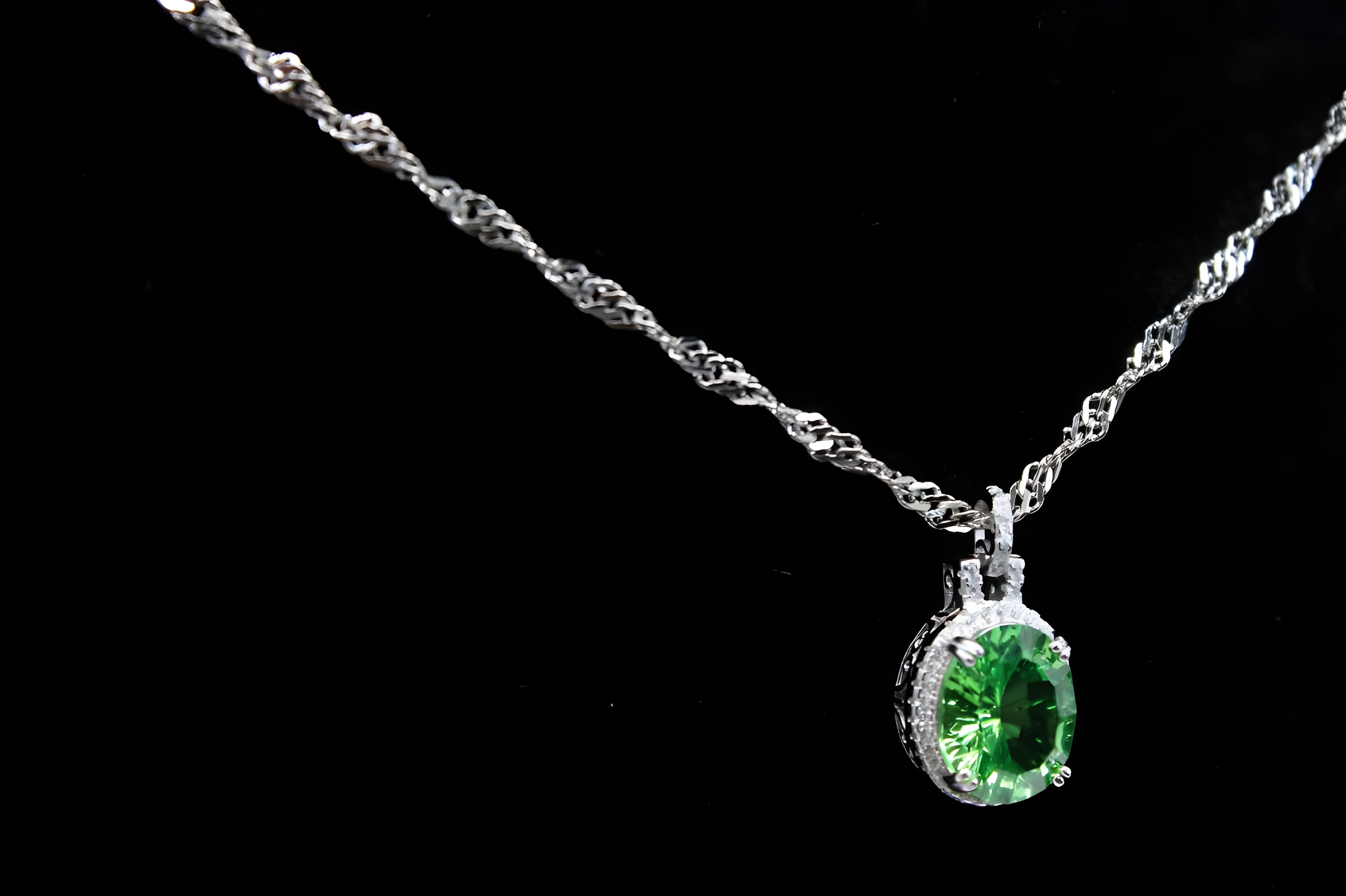 VeeLux Premium Green Oval Crystal with Twisted Chain