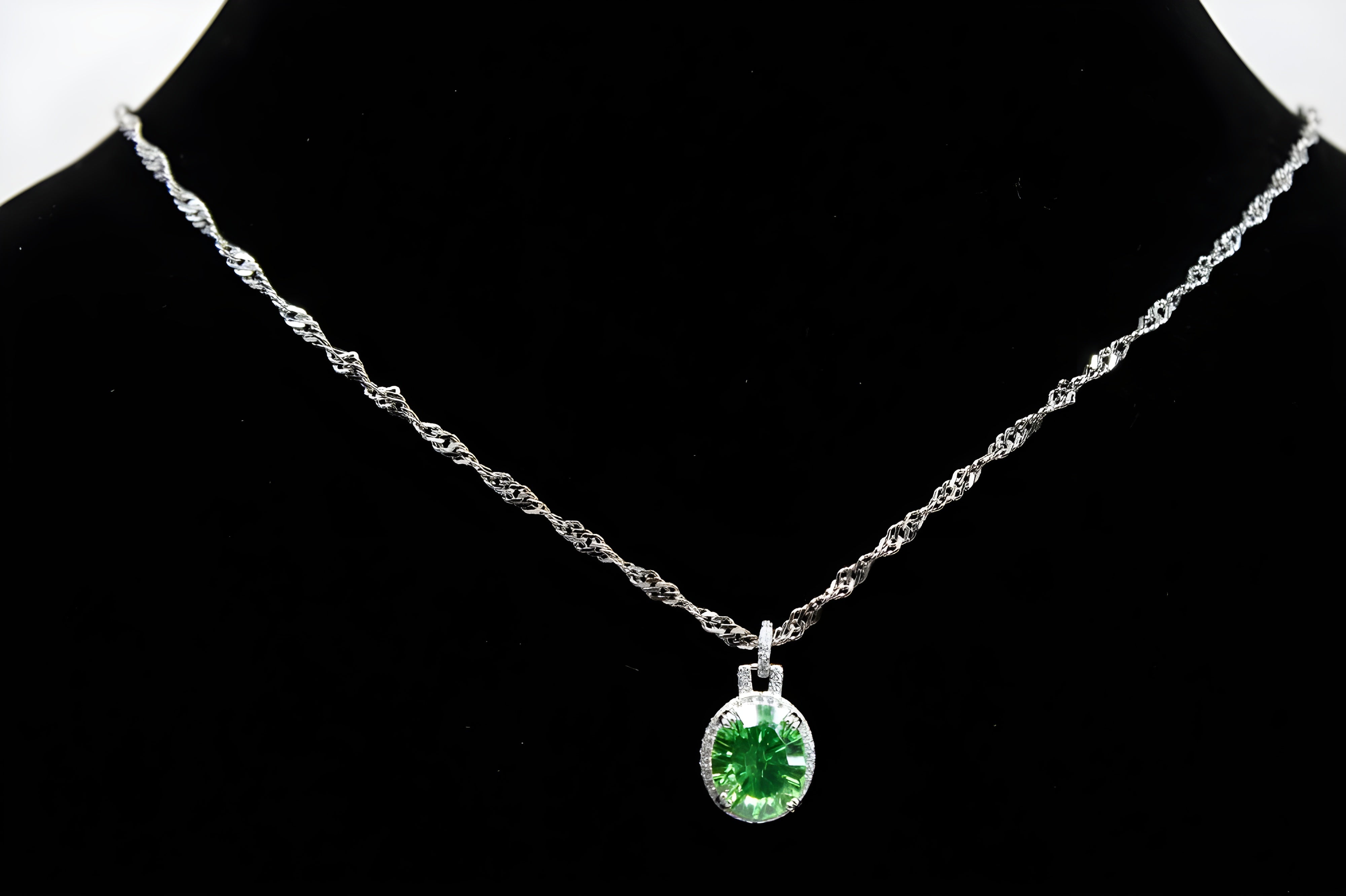 VeeLux Premium Green Oval Crystal with Twisted Chain