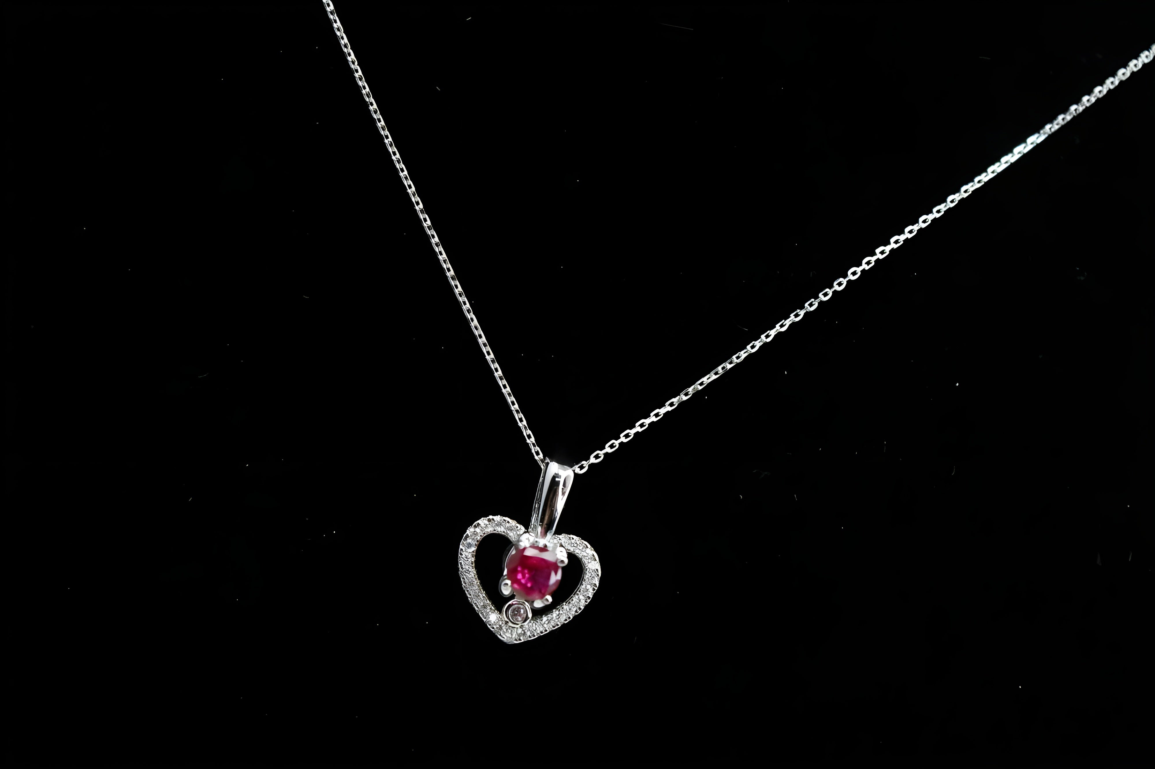 Charming Heart Pendant with Round VeeLux Crystal in Silver