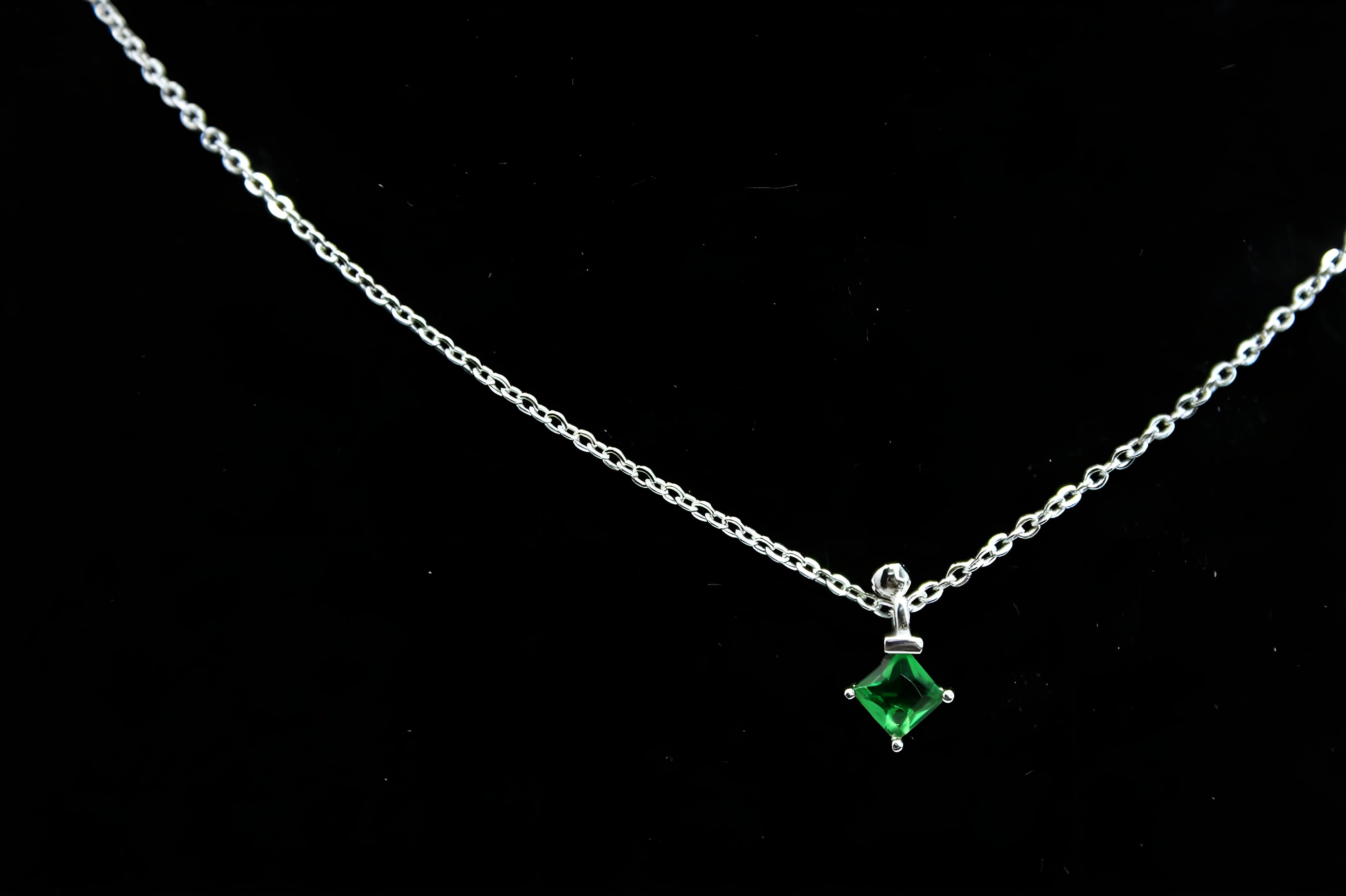 Elegant Star Design VeeLux Crystal Necklace in Sterling Silver