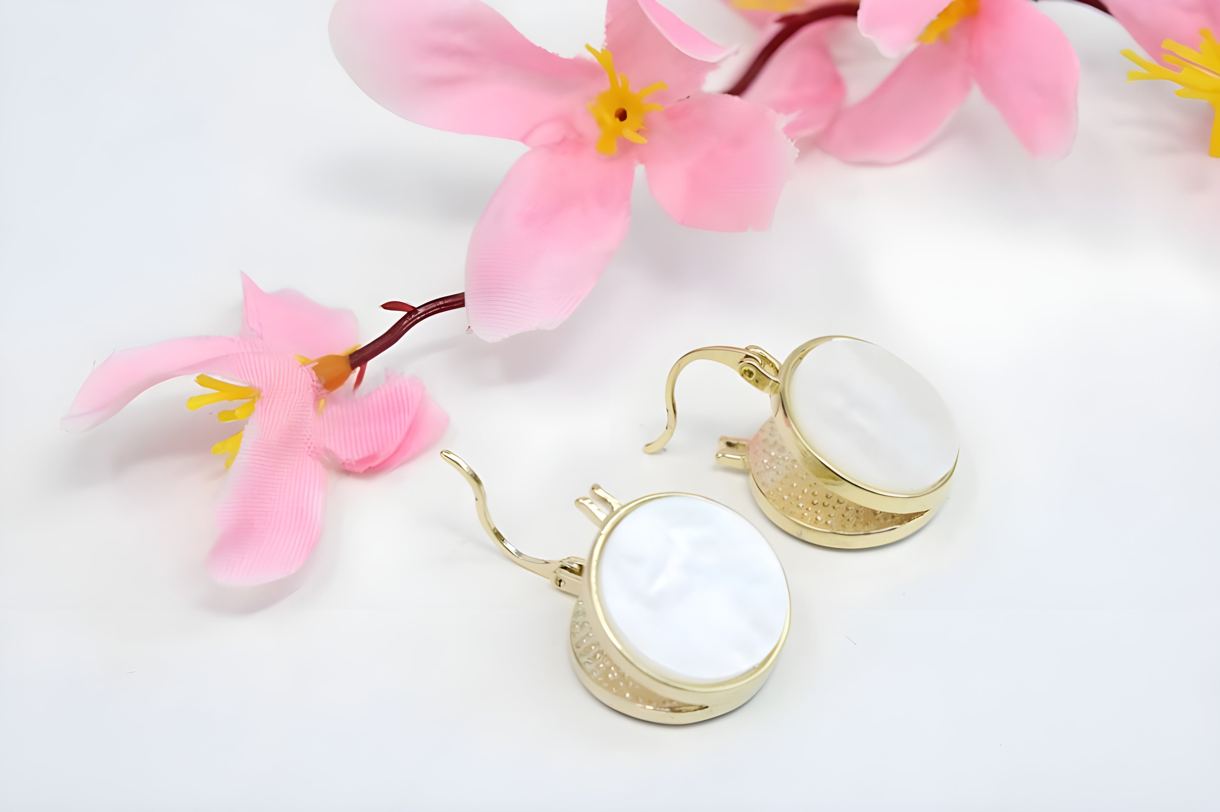 Stylish Round White Marble Finish Earrings