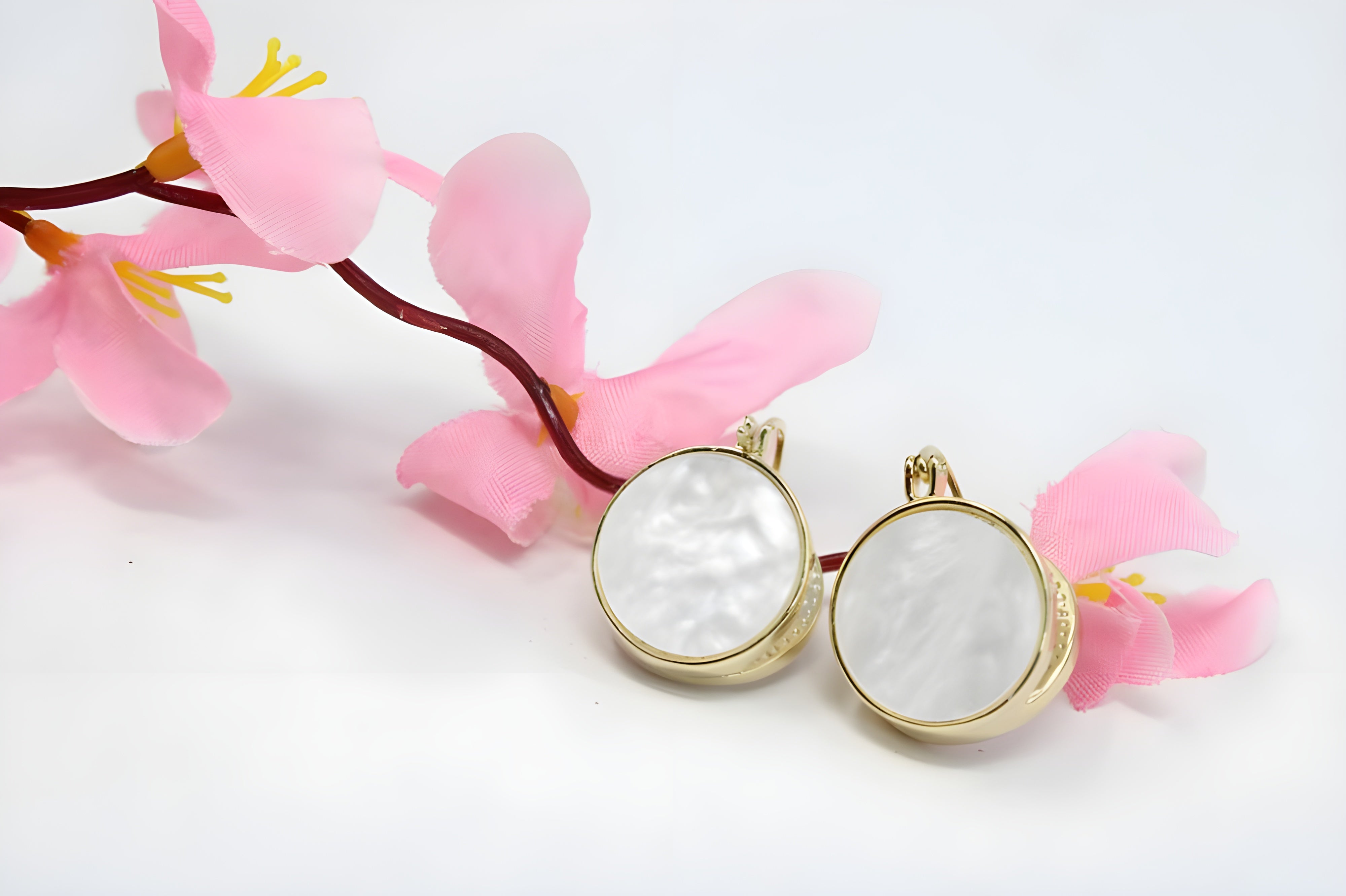 Stylish Round White Marble Finish Earrings