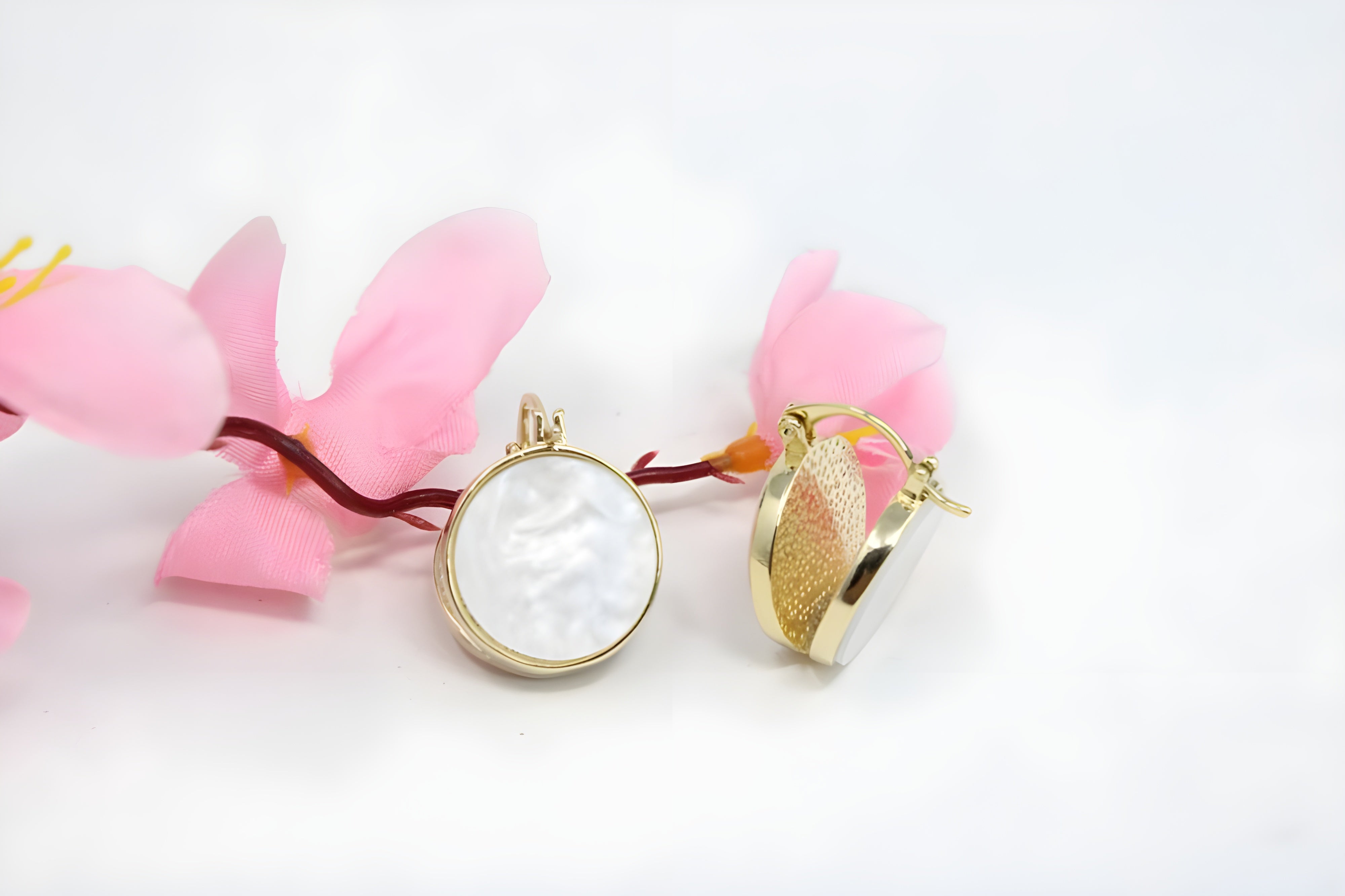 Stylish Round White Marble Finish Earrings