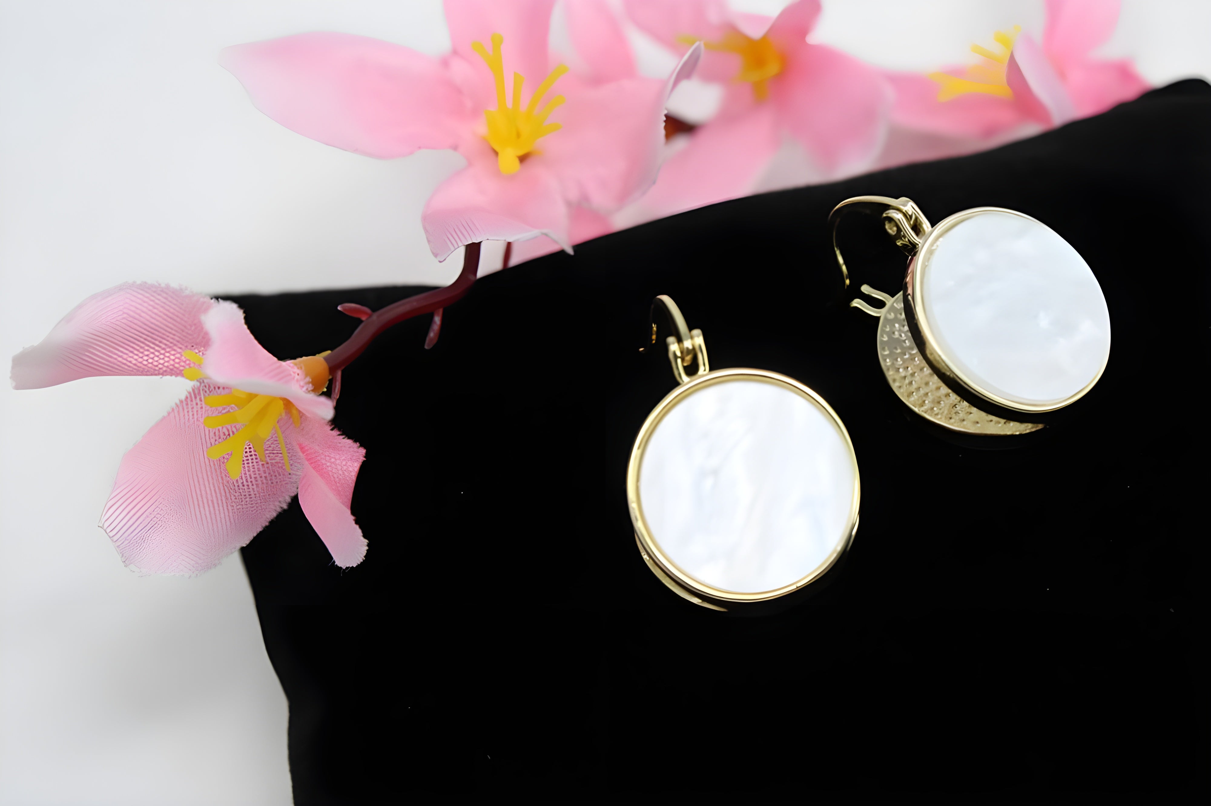 Stylish Round White Marble Finish Earrings