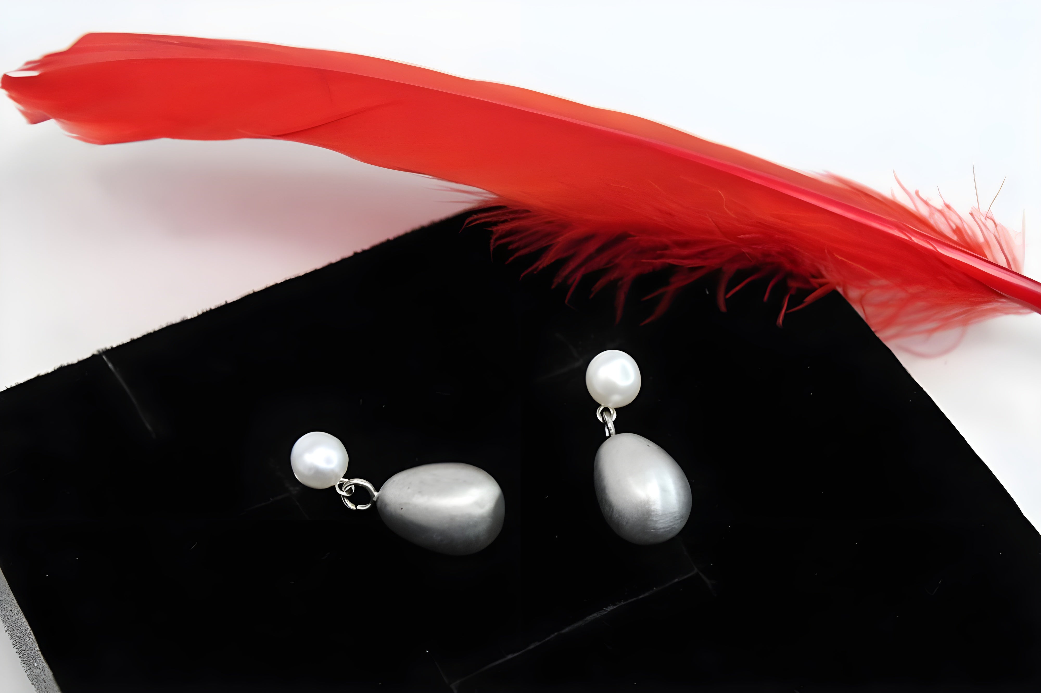 Elegant and Sophisticated Clip-On Pearl Earrings for Women: A Touch of Timeless Luxury