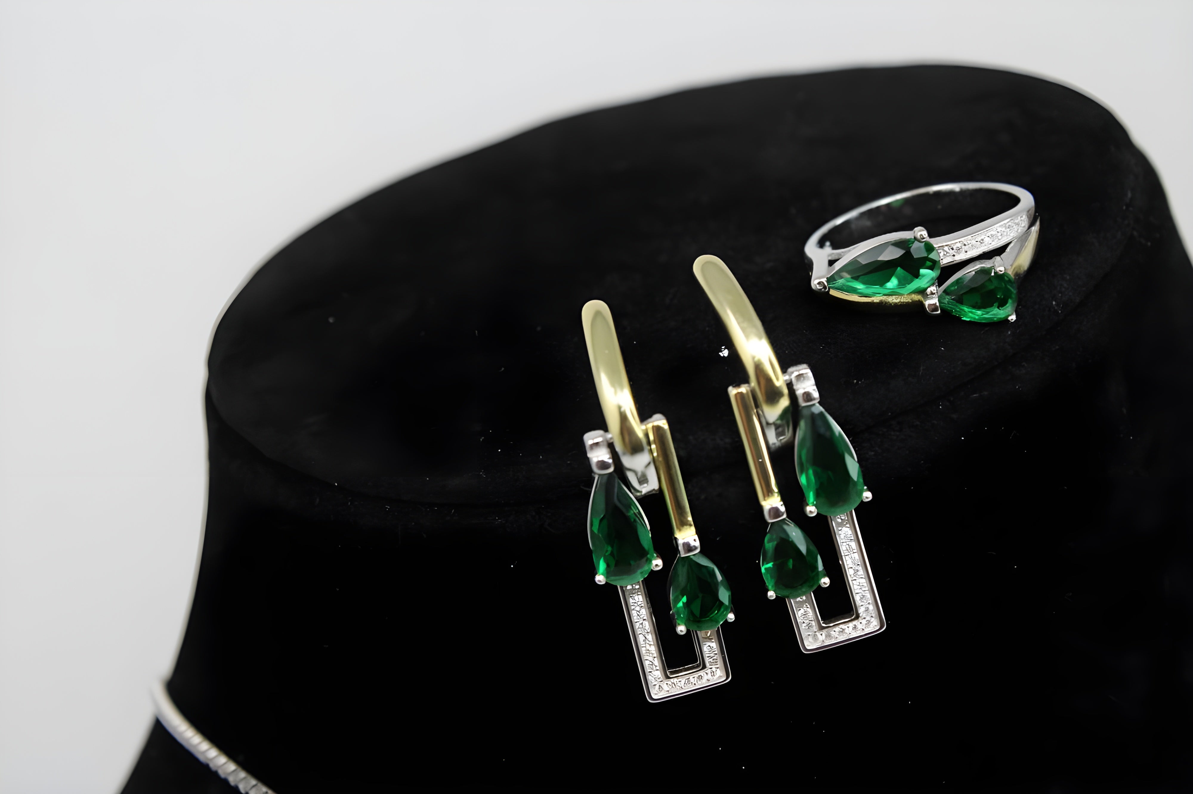 Emerald Deco Diamond Jewelry Set