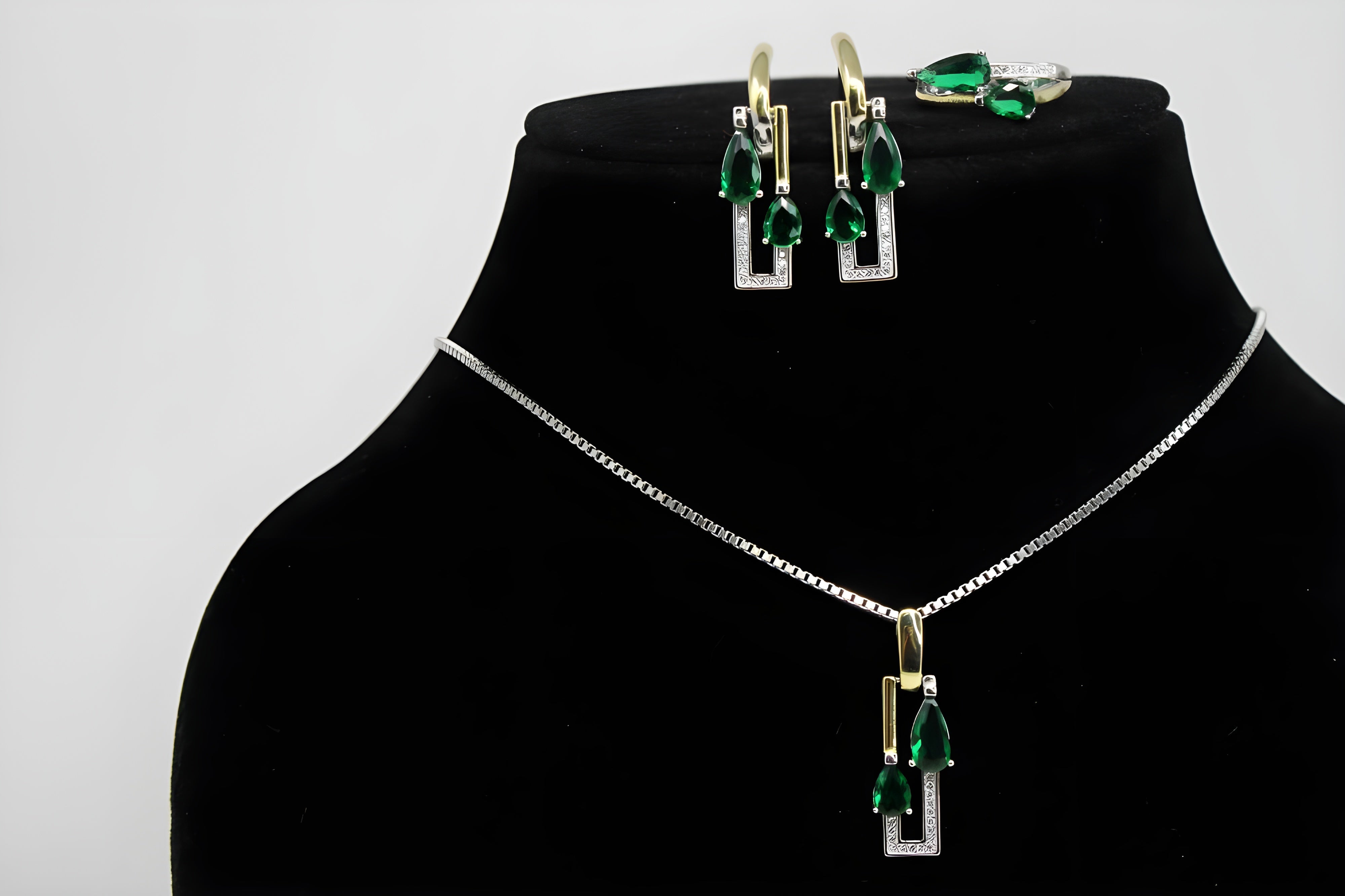 Emerald Deco Diamond Jewelry Set