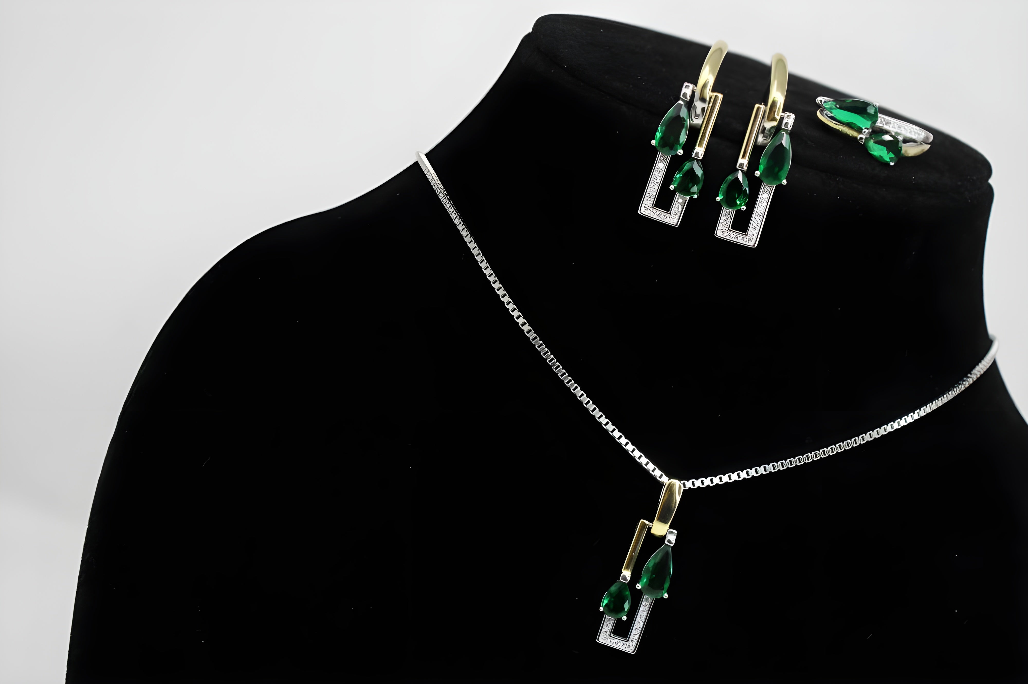 Emerald Deco Diamond Jewelry Set