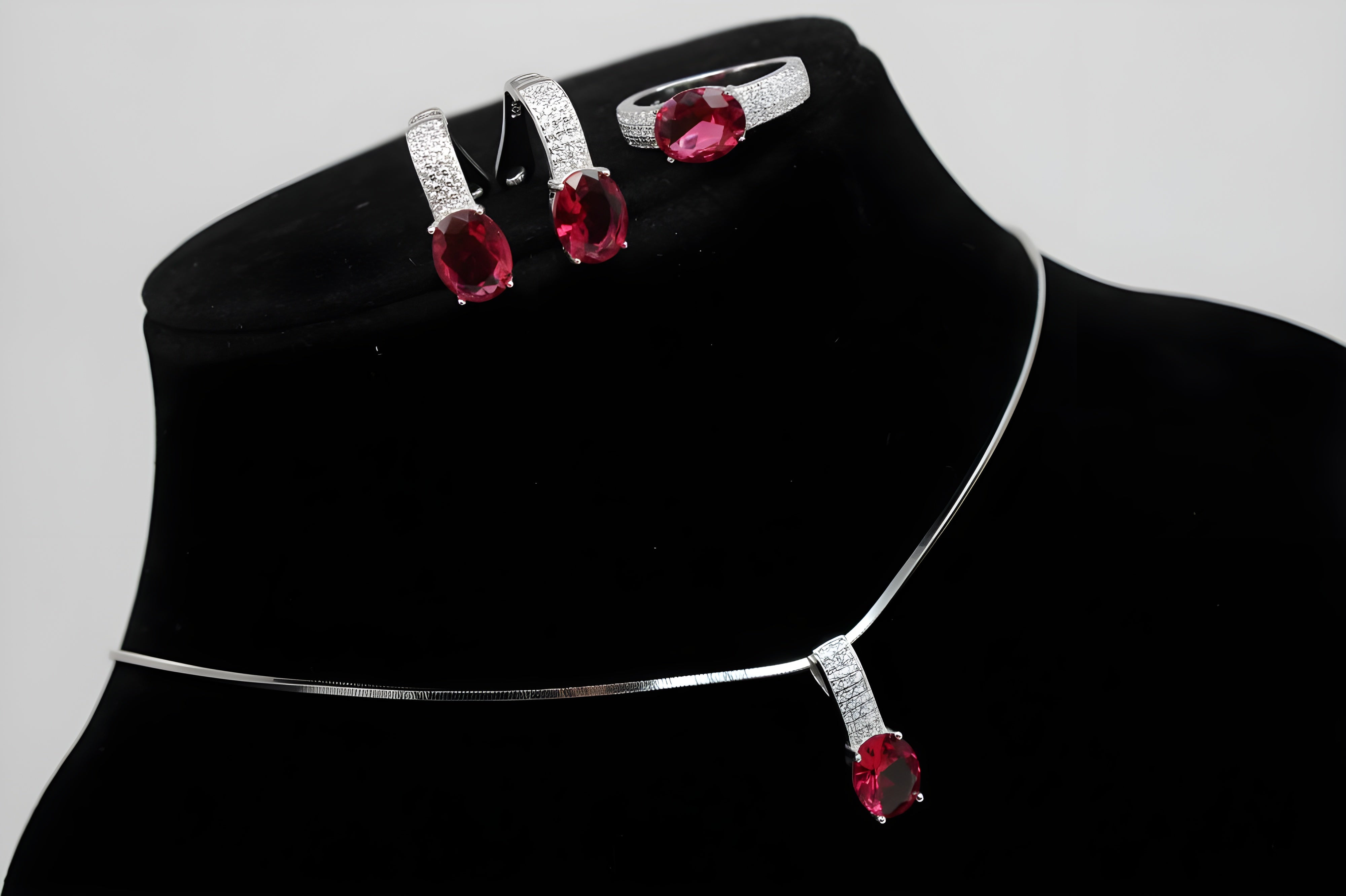 Scarlet Embrace Diamond Pendent Set