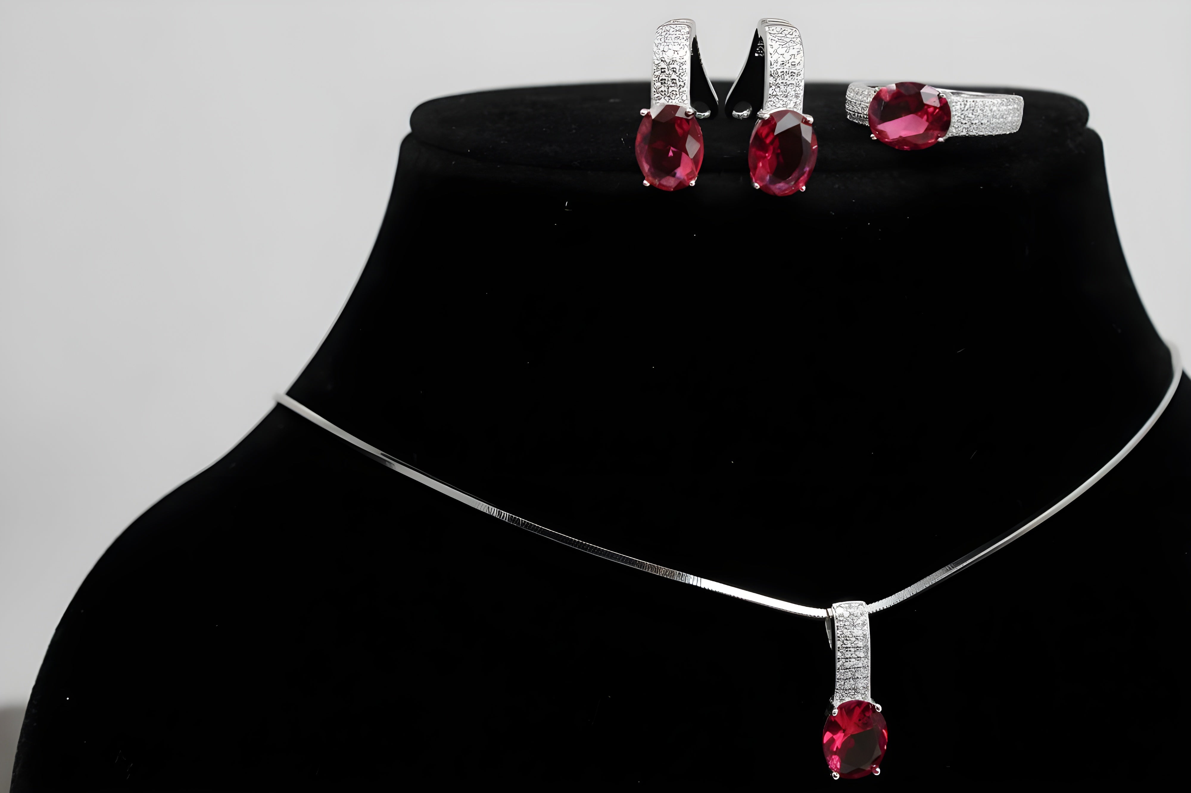 Scarlet Embrace Diamond Pendent Set