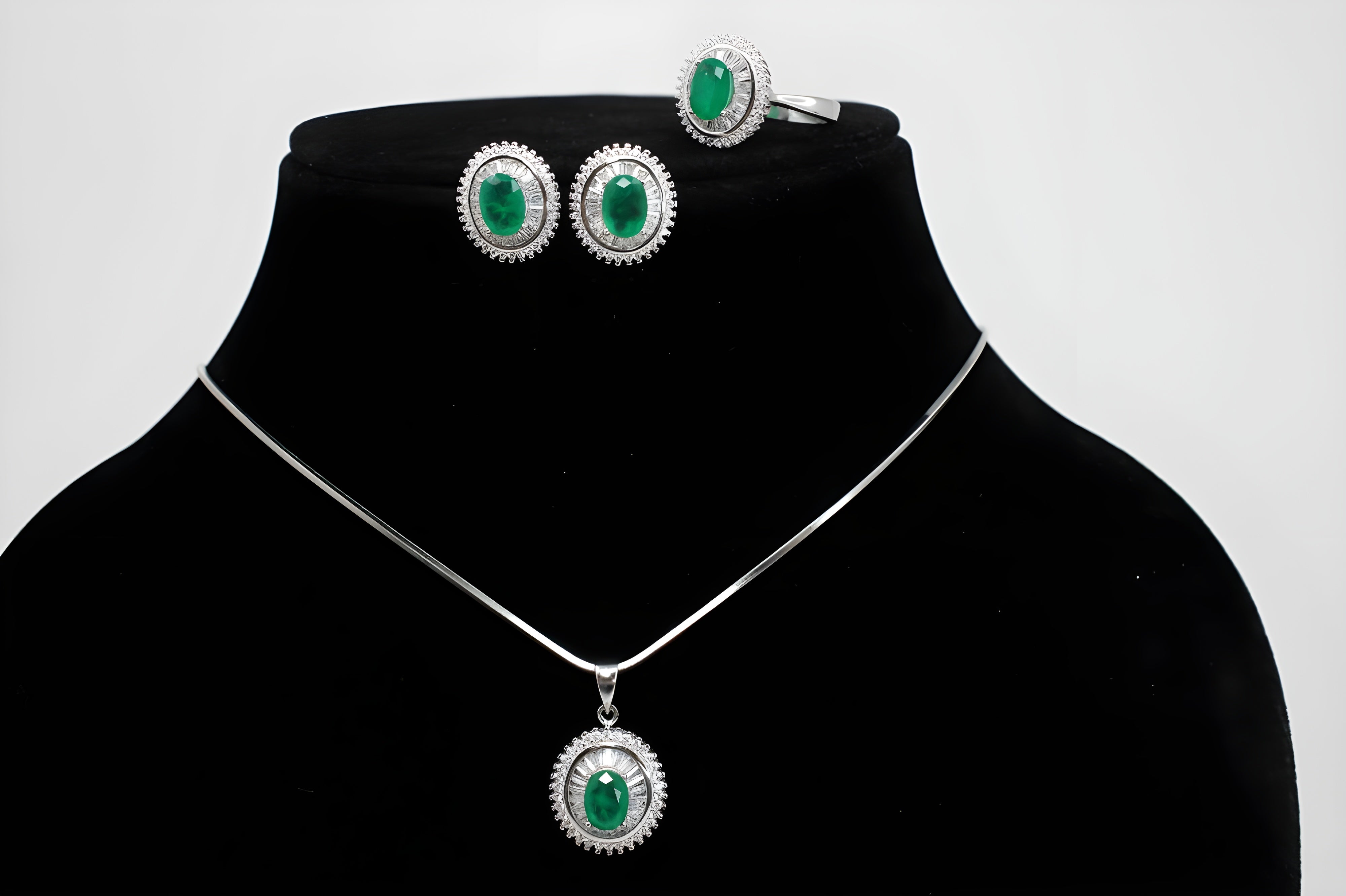 The Sea Green Radiance Halo Diamond Set