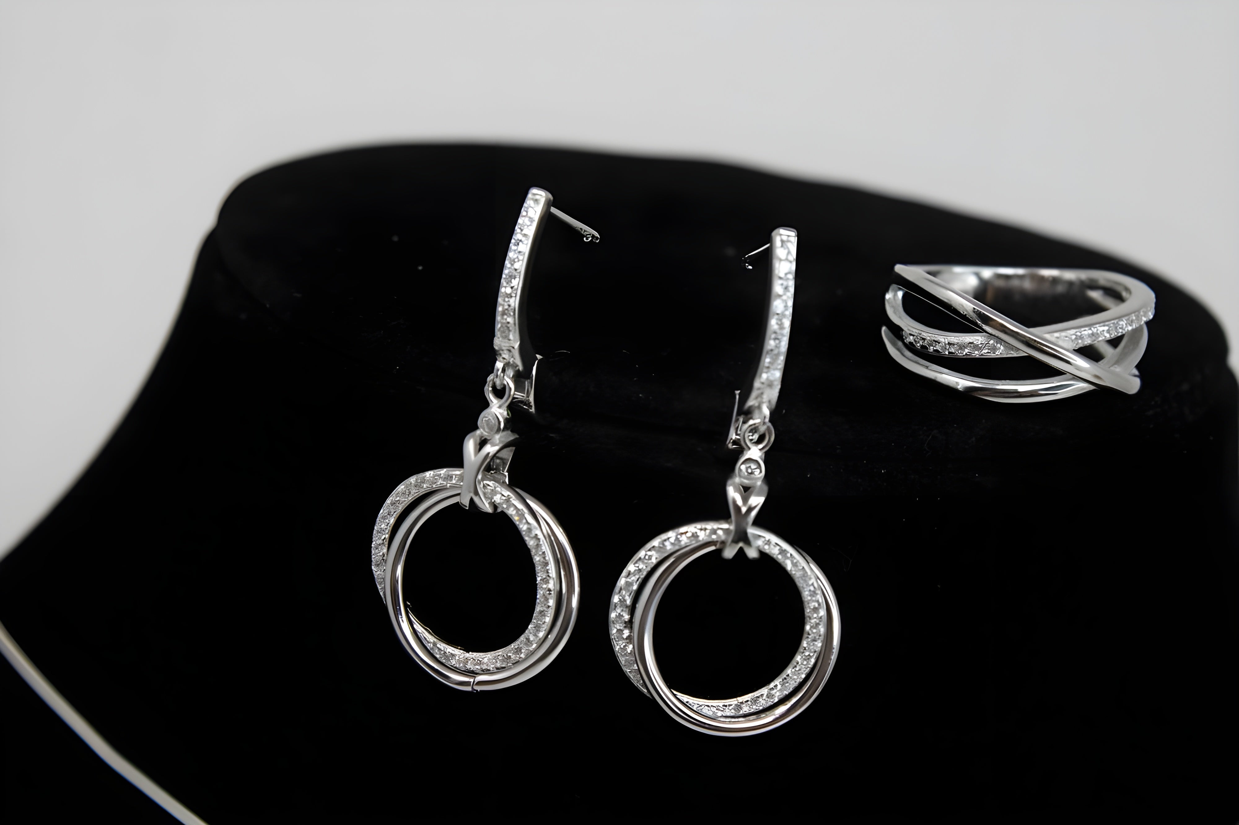 Eternal Circles Diamond Jewelry Set - Sterling Silver Ring, Pendant & Drop Earrings with Interlocking Circle Design and Sparkling White Diamonds