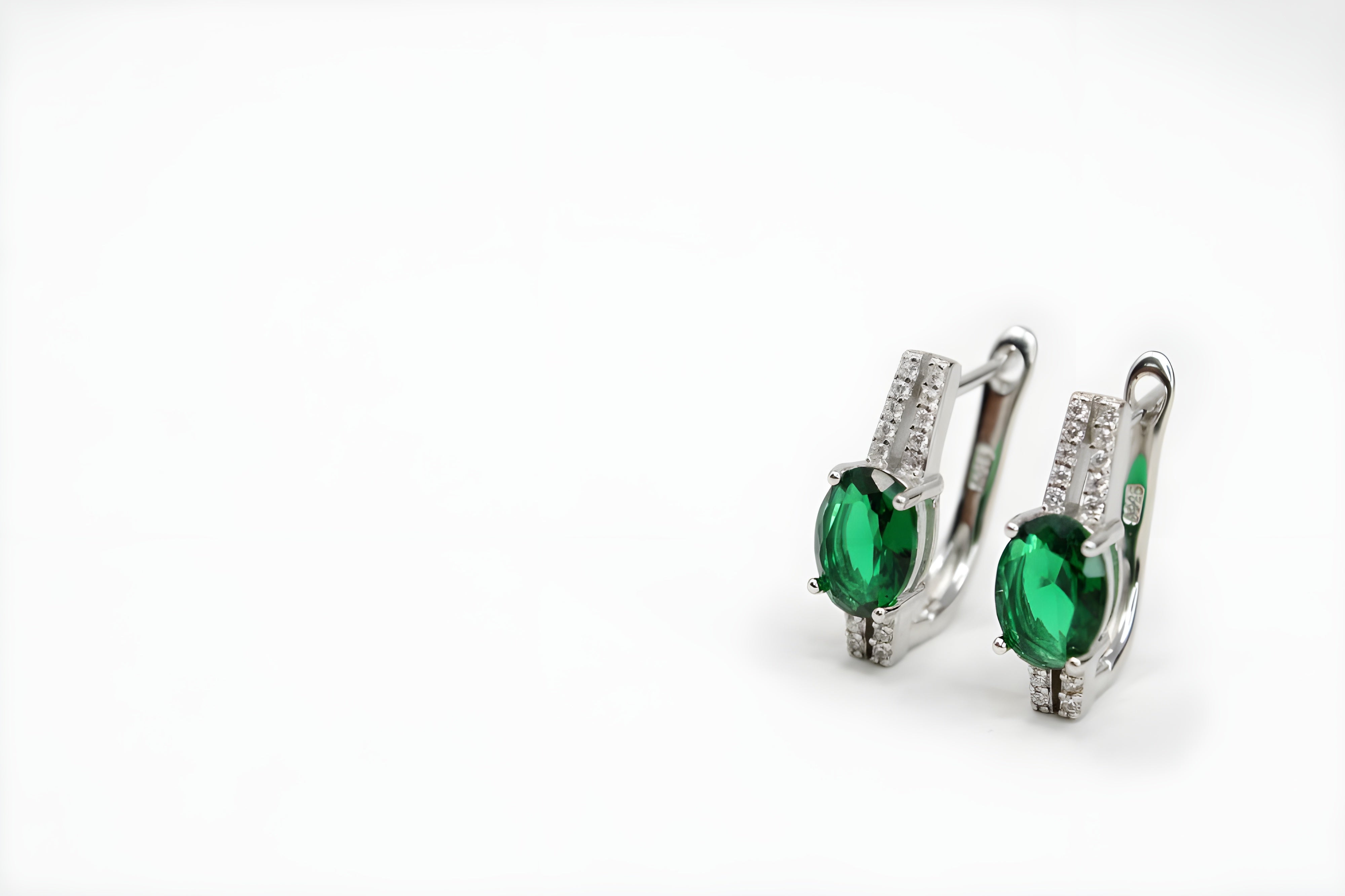 Emerald Elegance Diamond Jewelry Set - Sterling Silver Ring, Drop Earrings & Pendant with Oval-Cut Emerald and White Diamonds