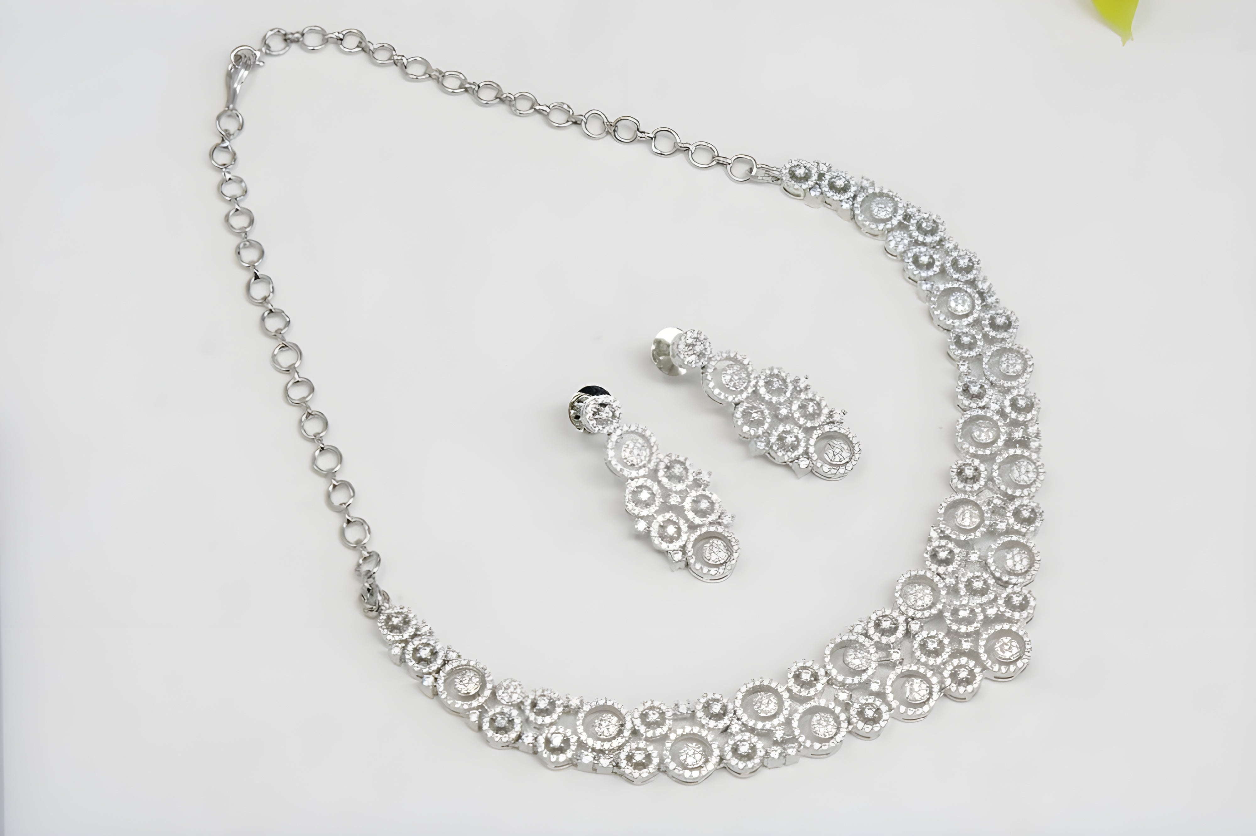 Silver Circle Radiance Necklace Set