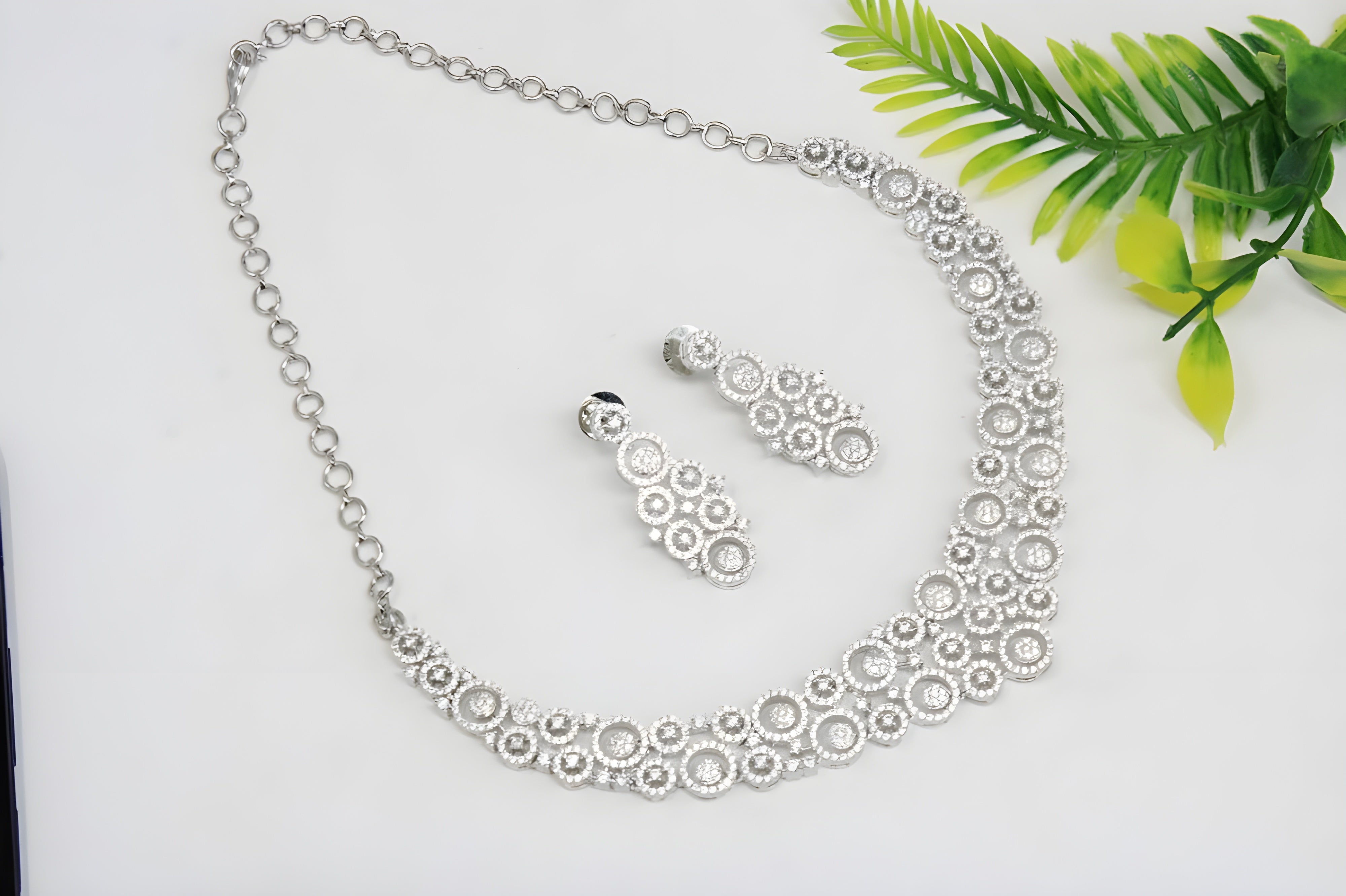 Silver Circle Radiance Necklace Set