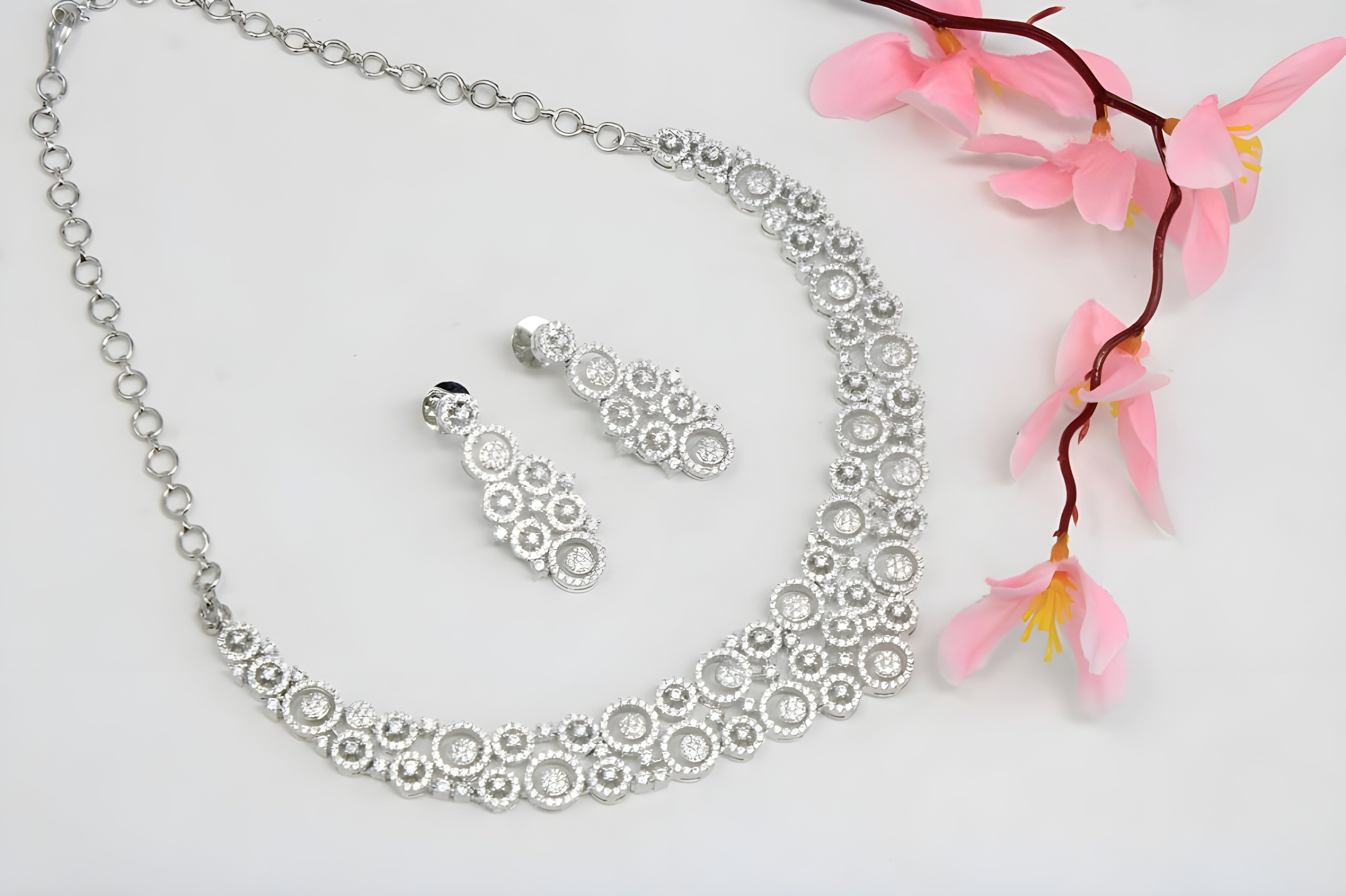 Silver Circle Radiance Necklace Set