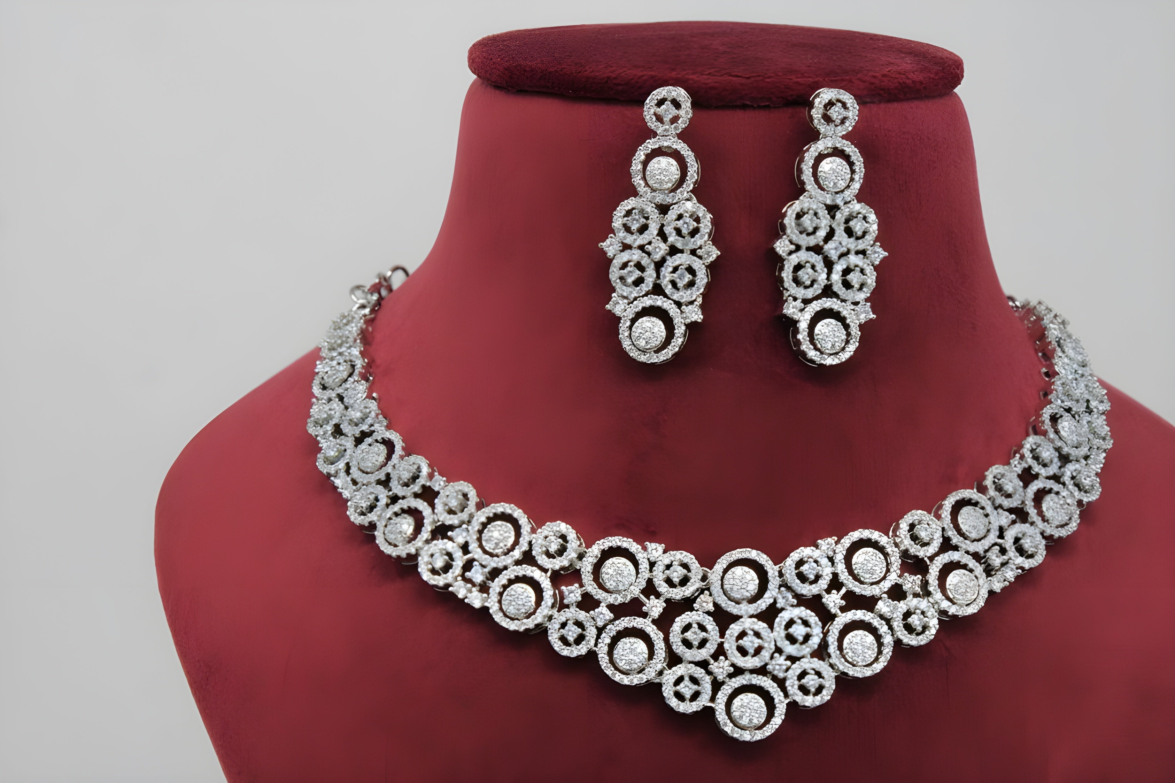 Silver Circle Radiance Necklace Set