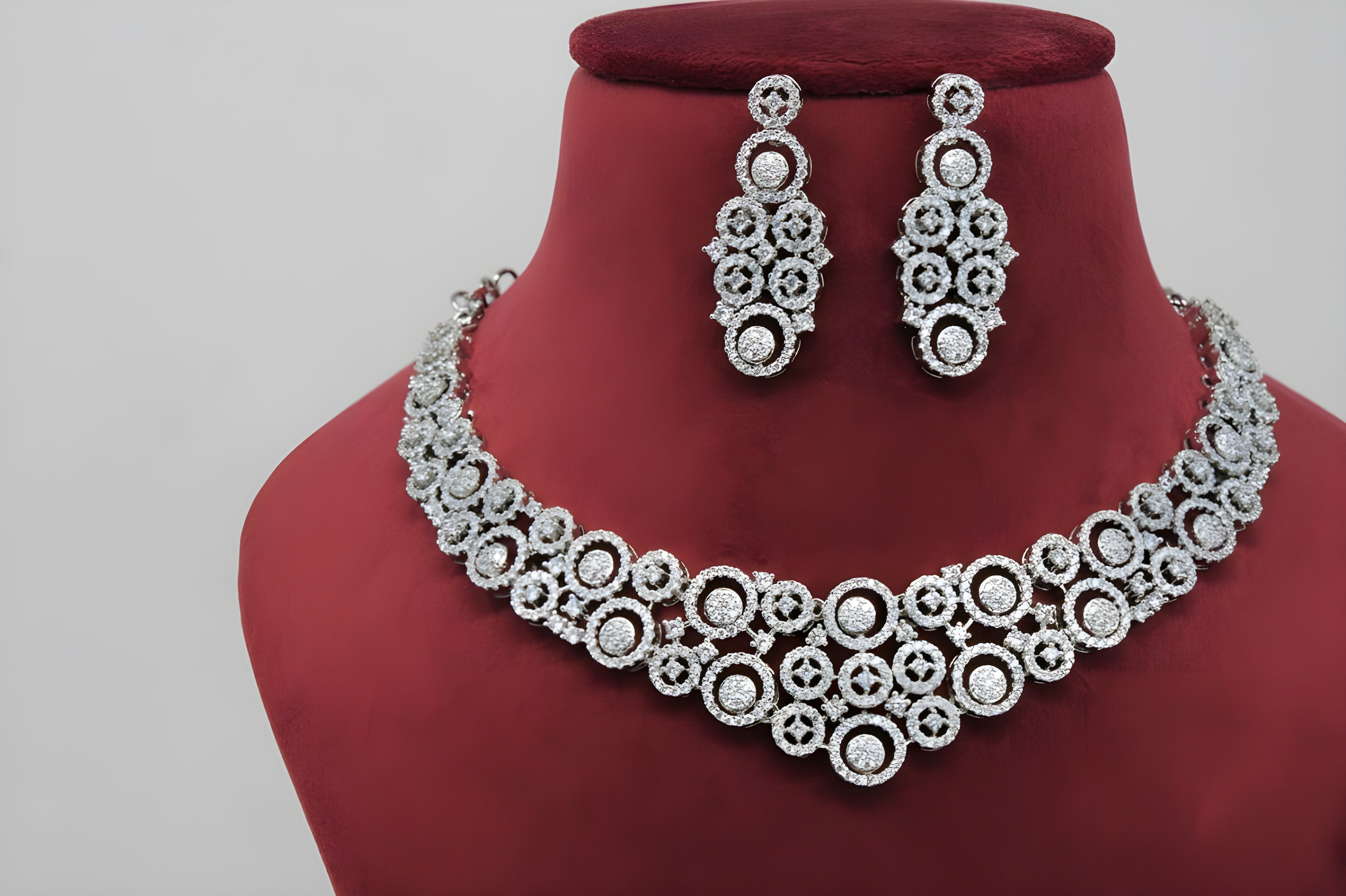 Silver Circle Radiance Necklace Set