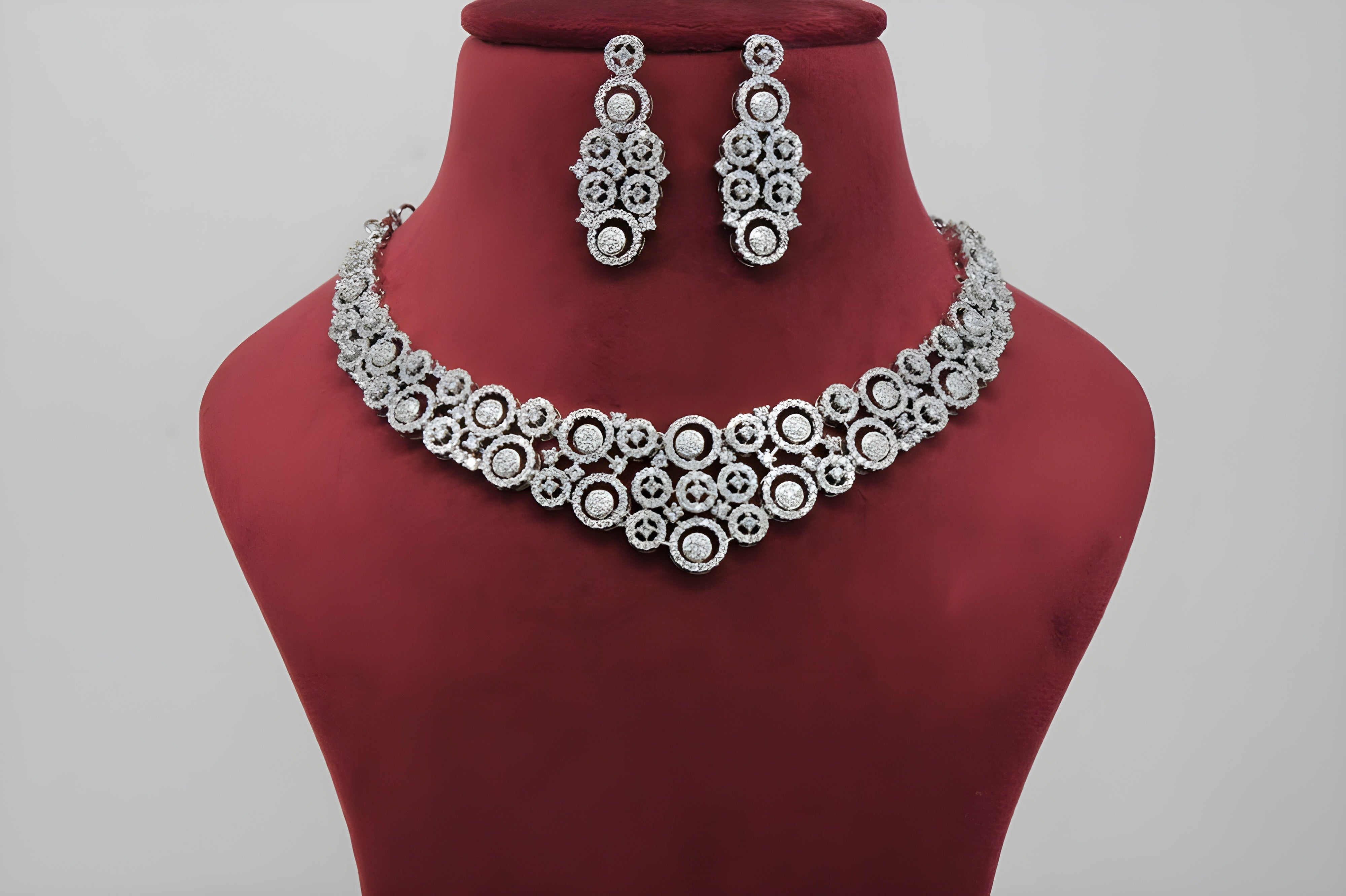 Silver Circle Radiance Necklace Set