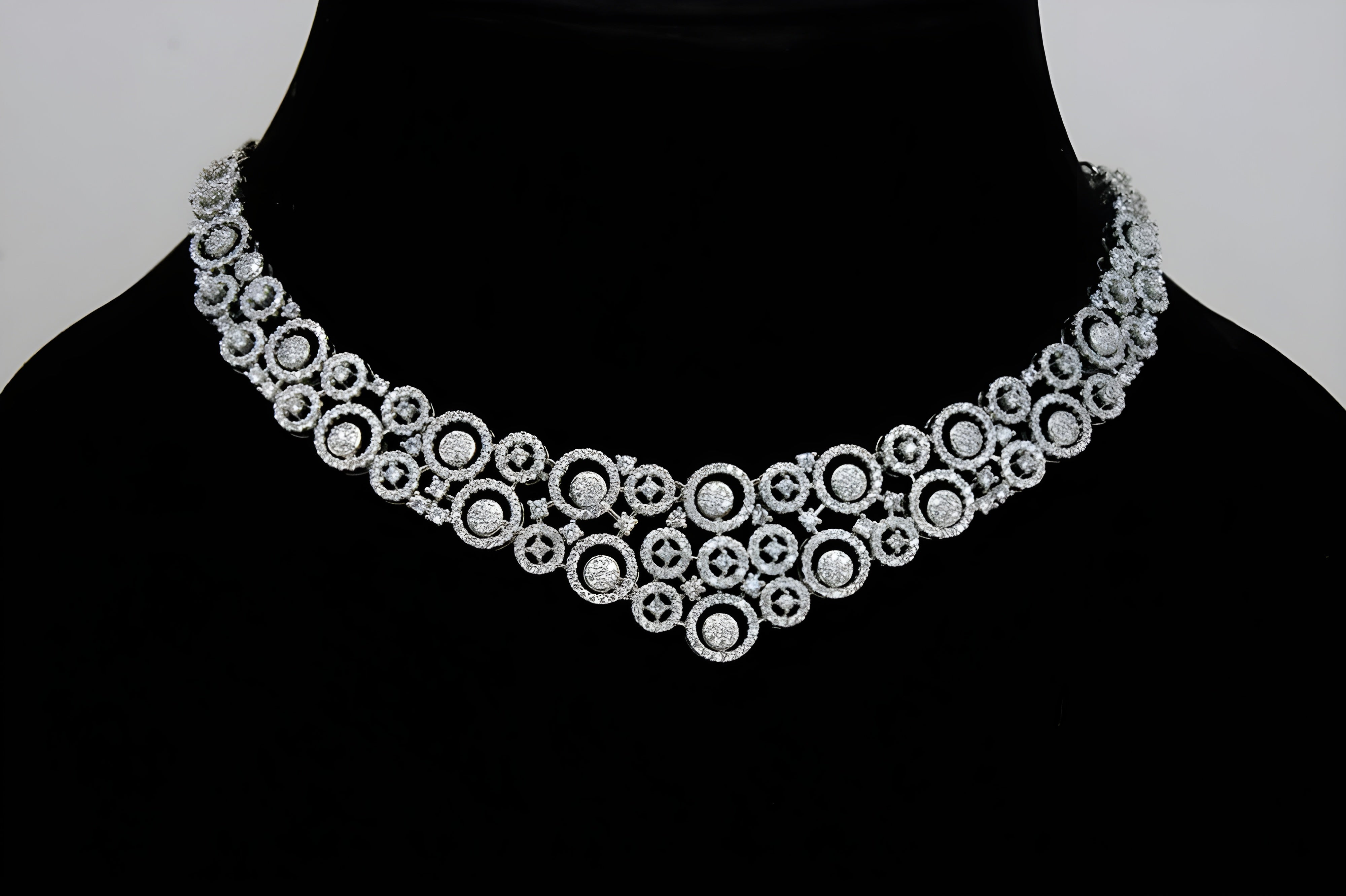 Silver Circle Radiance Necklace Set