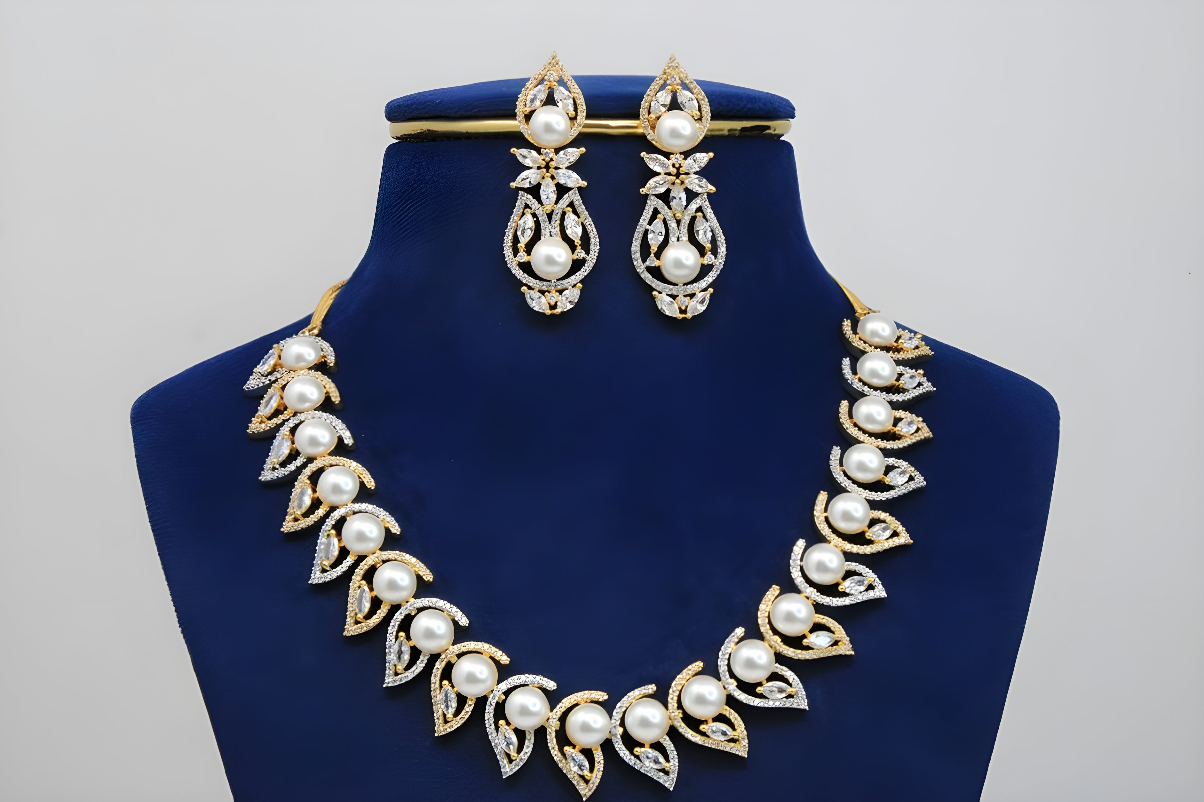 Golden Leaf Elegance Necklace Set