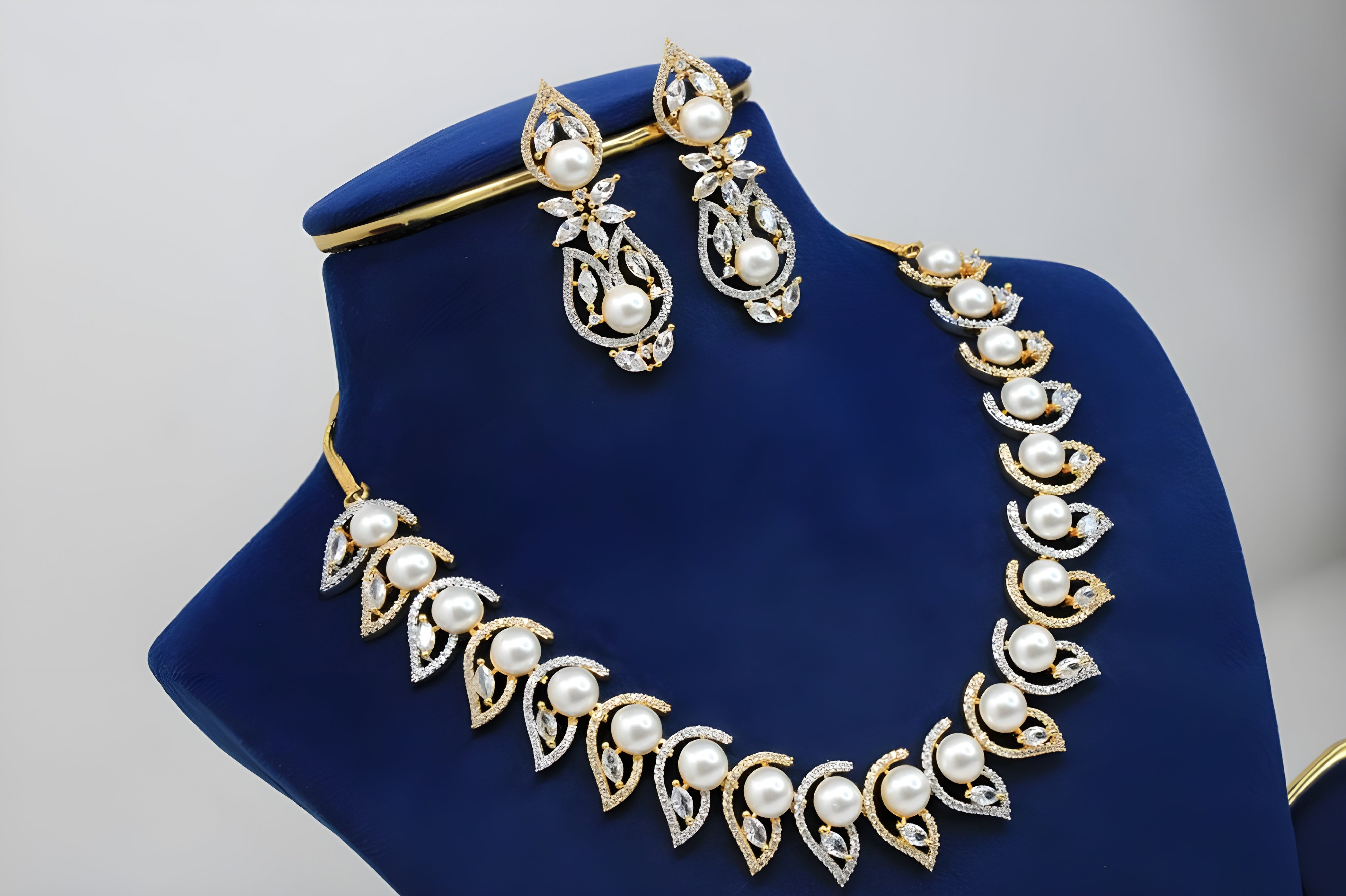 Golden Leaf Elegance Necklace Set