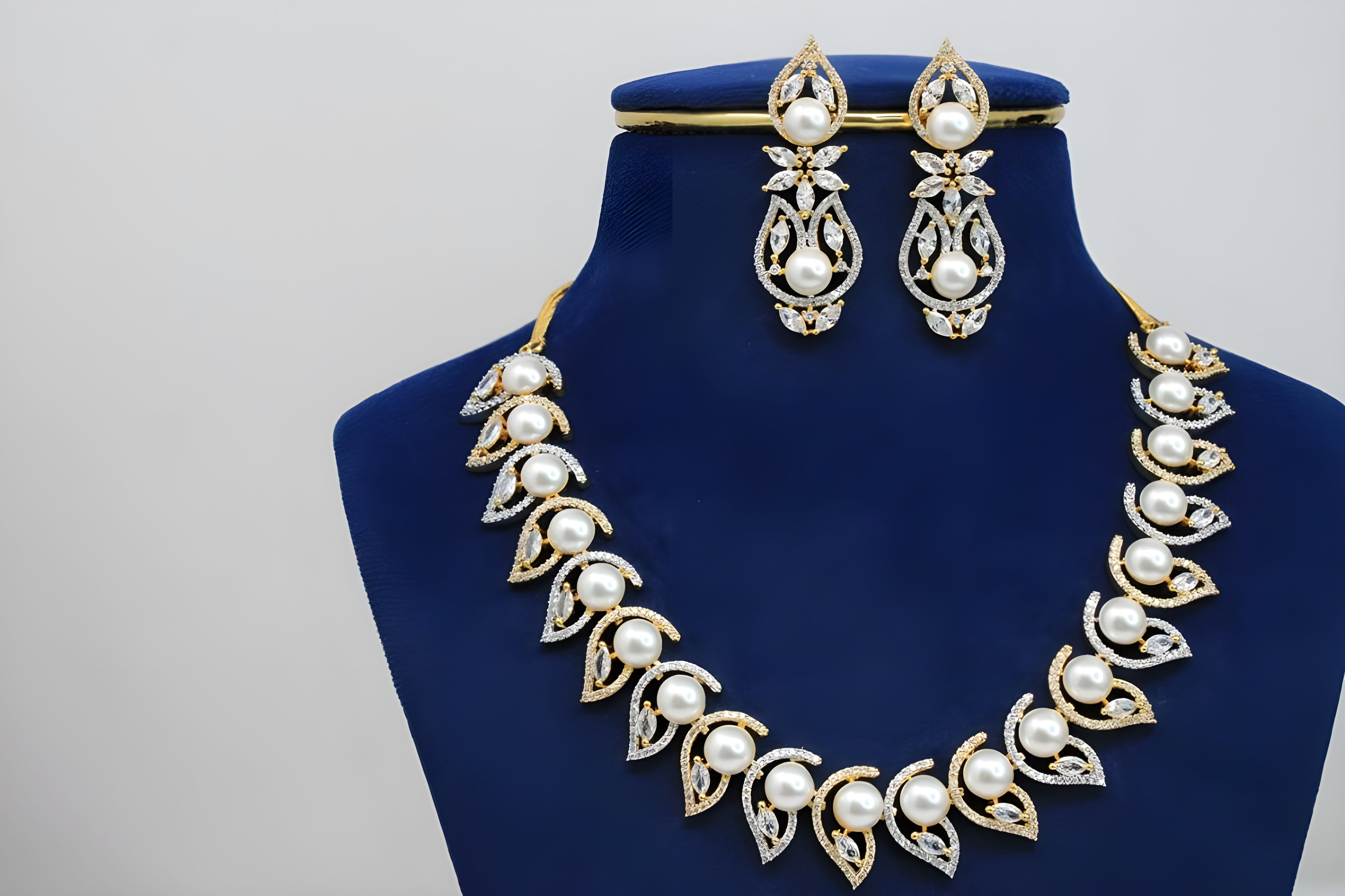 Golden Leaf Elegance Necklace Set