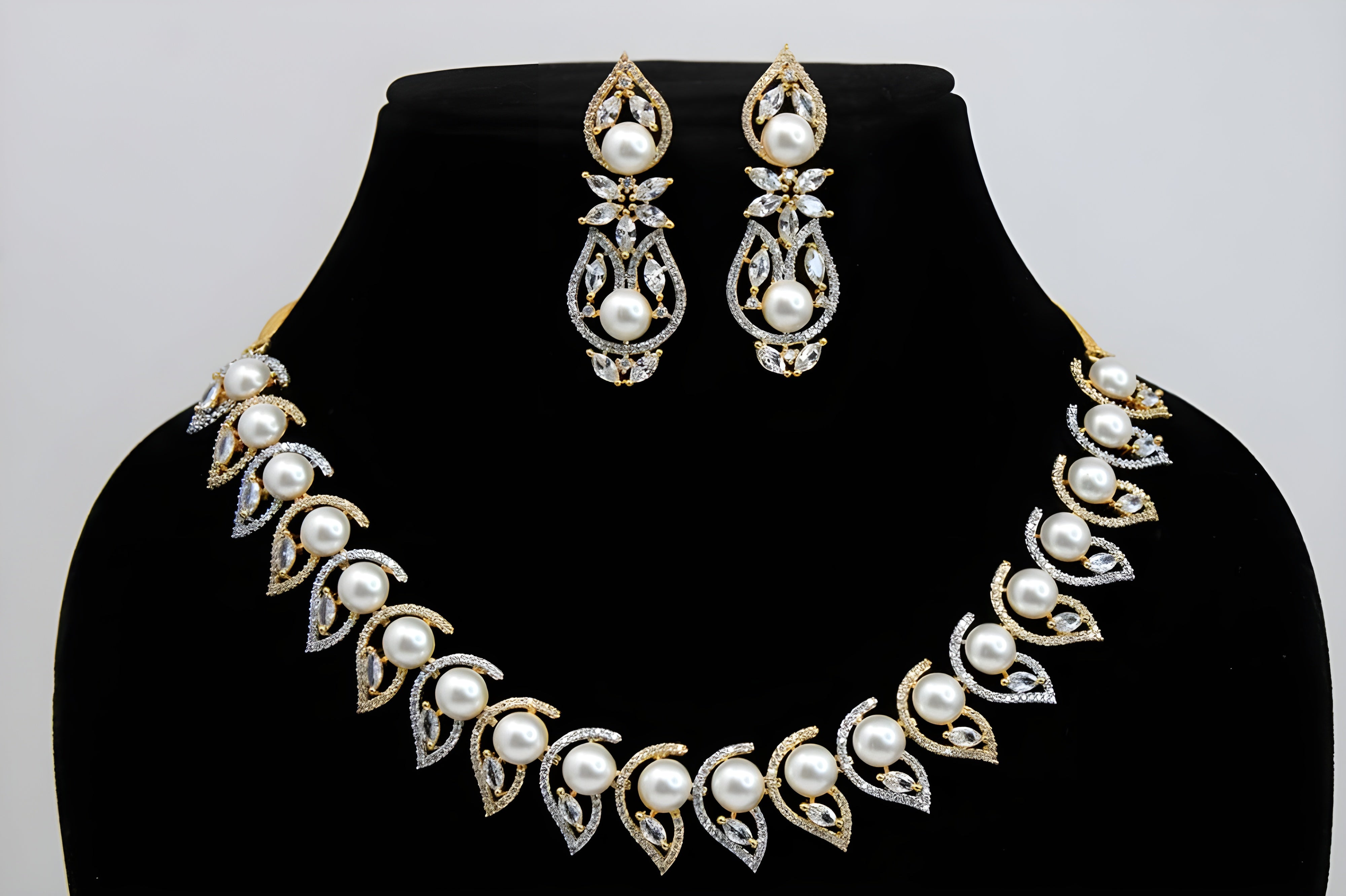 Golden Leaf Elegance Necklace Set