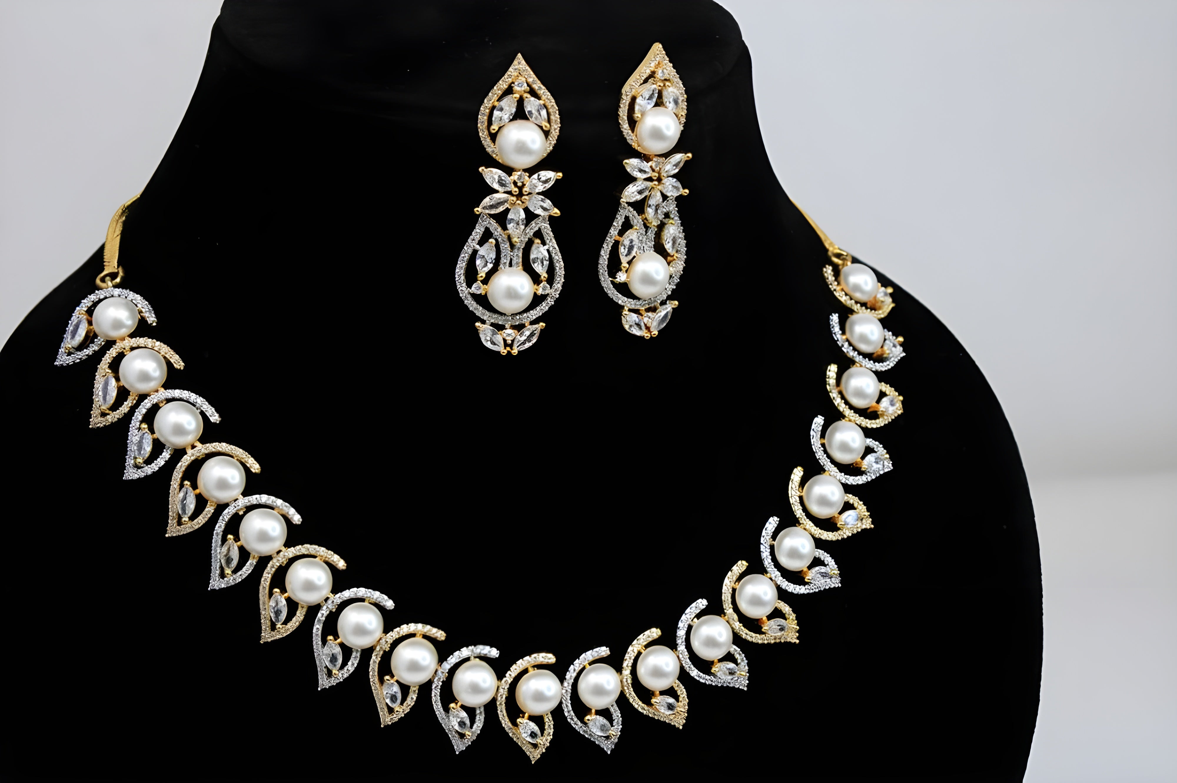 Golden Leaf Elegance Necklace Set