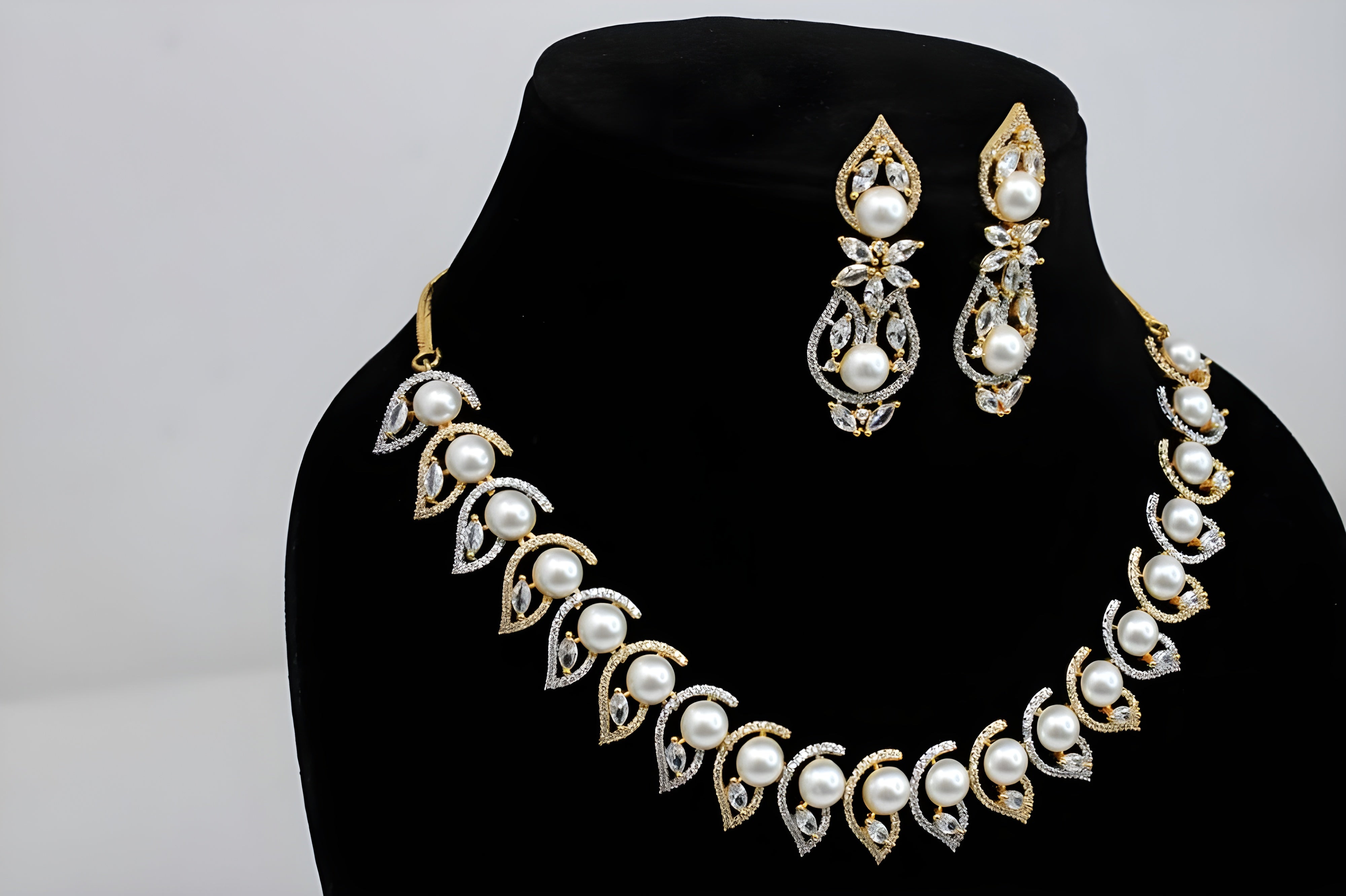 Golden Leaf Elegance Necklace Set